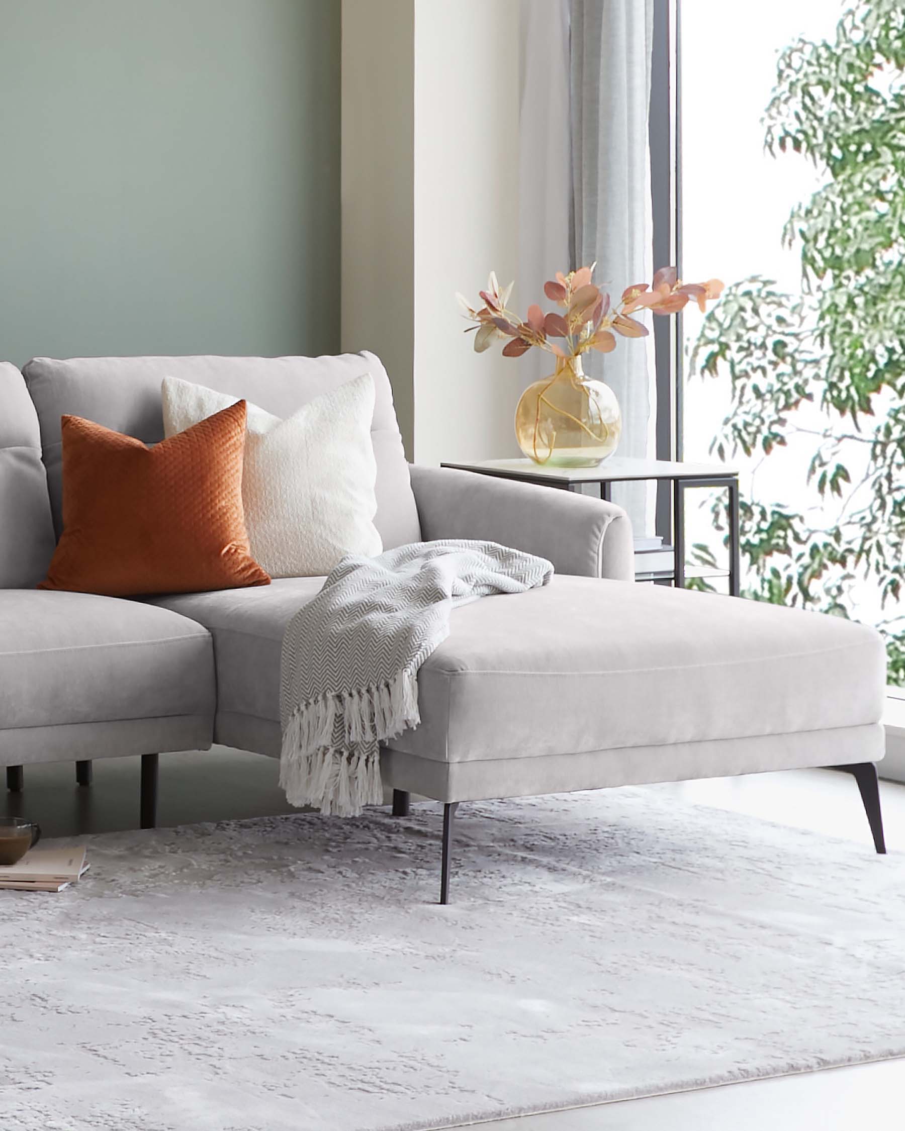 Canapé d'angle droit Brooks en tissu gris clair avec méridienne