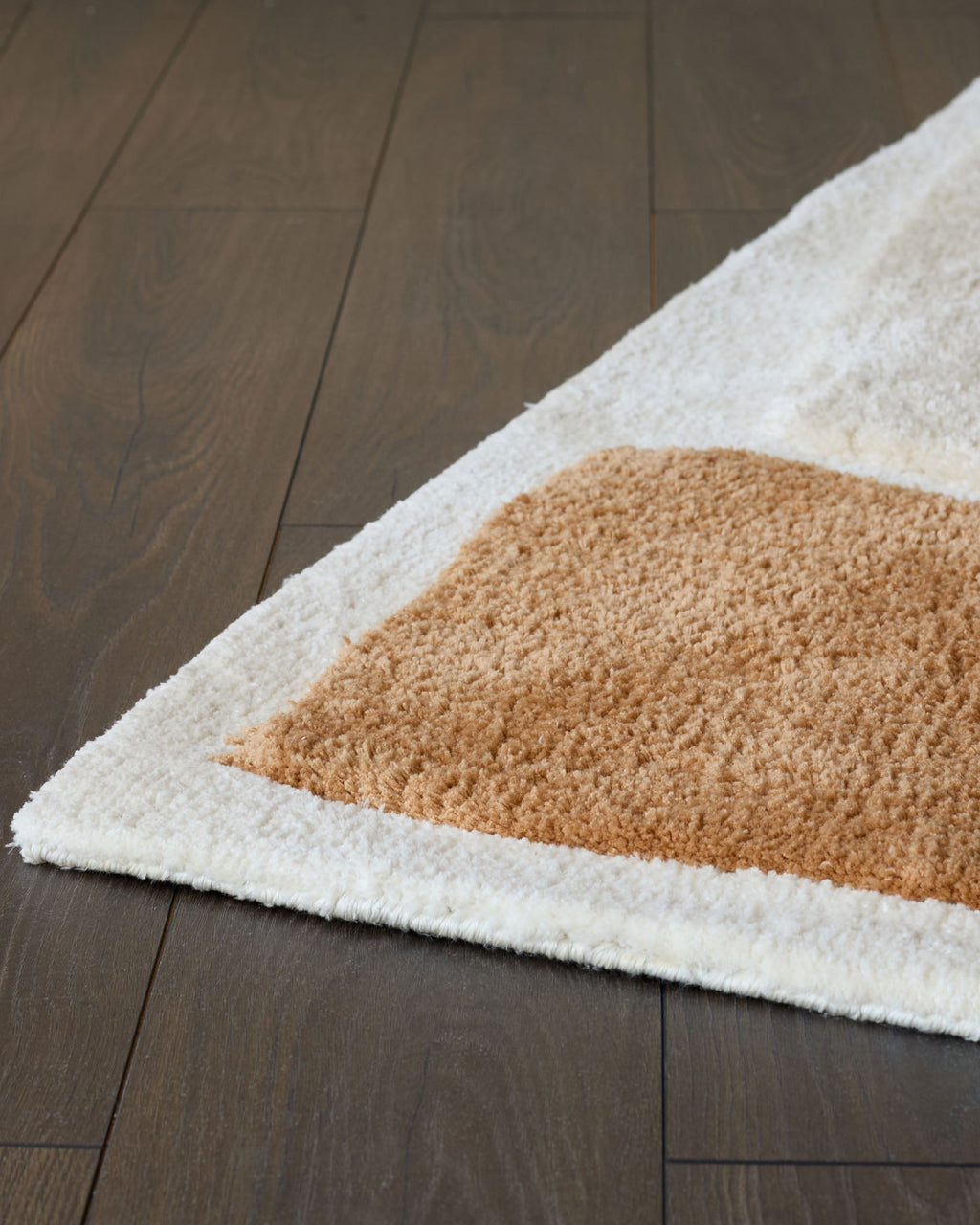 Grand tapis texturé crème et moka en calicot