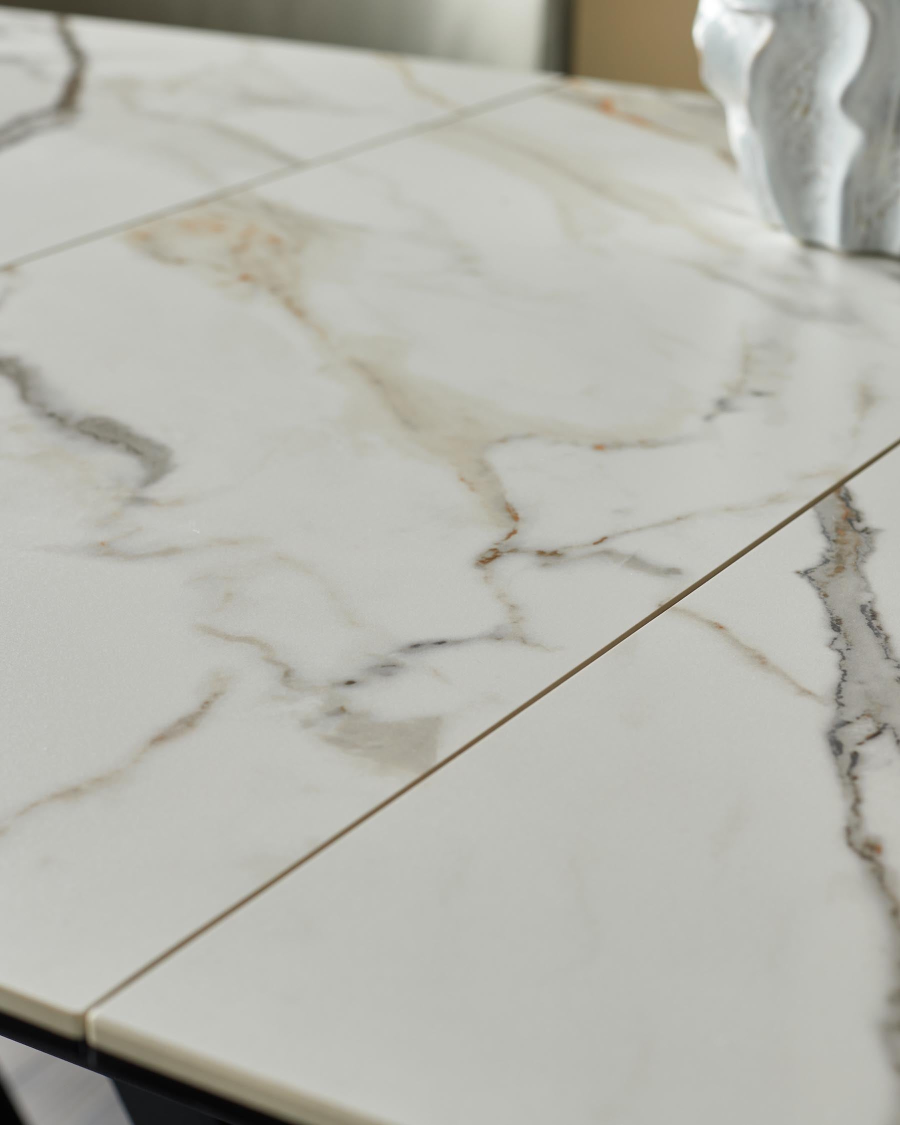 Table de salle à manger extensible en céramique naturelle Calenzano, 6 à 8 places