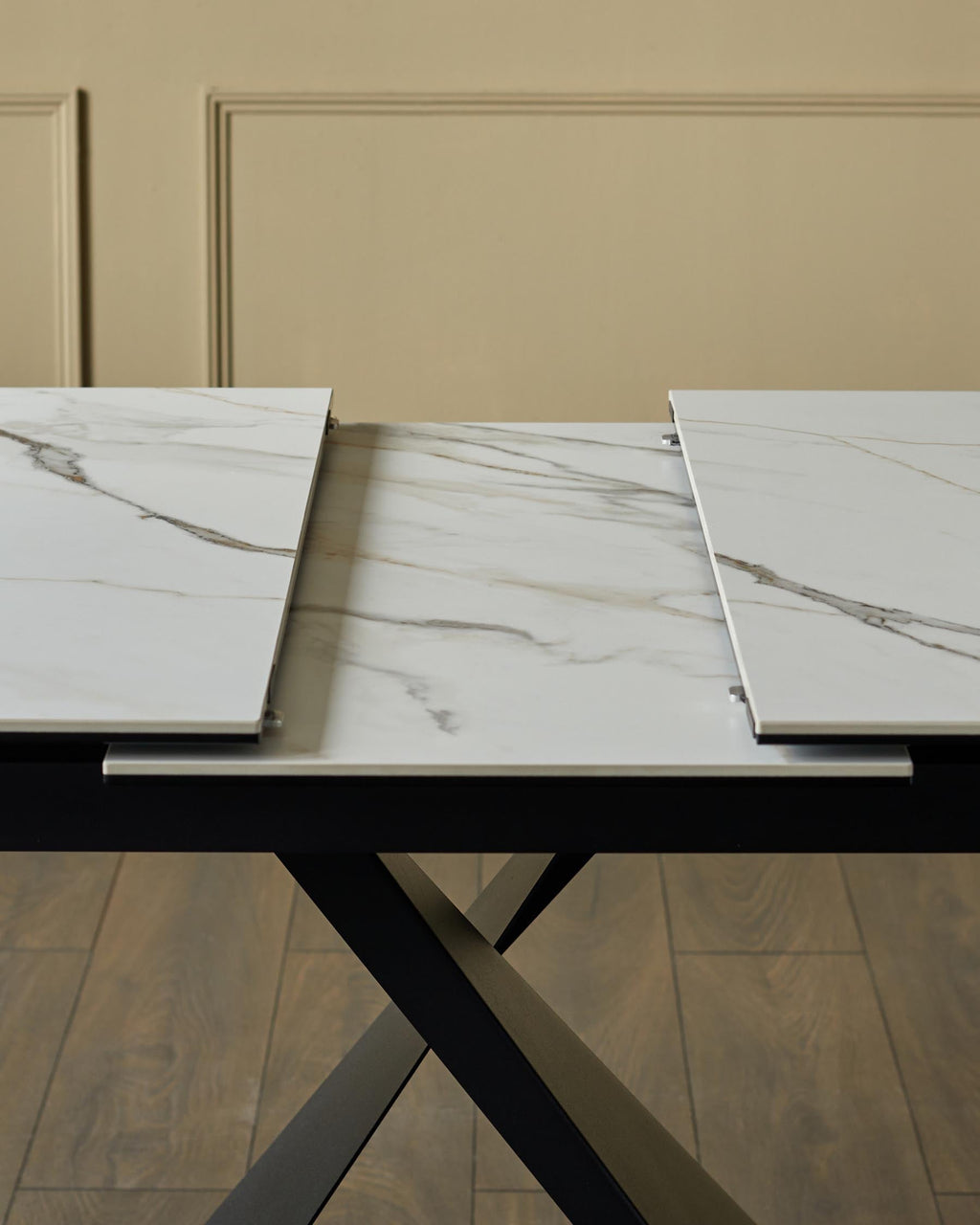 Table de salle à manger extensible en céramique naturelle Calenzano, 6 à 8 places