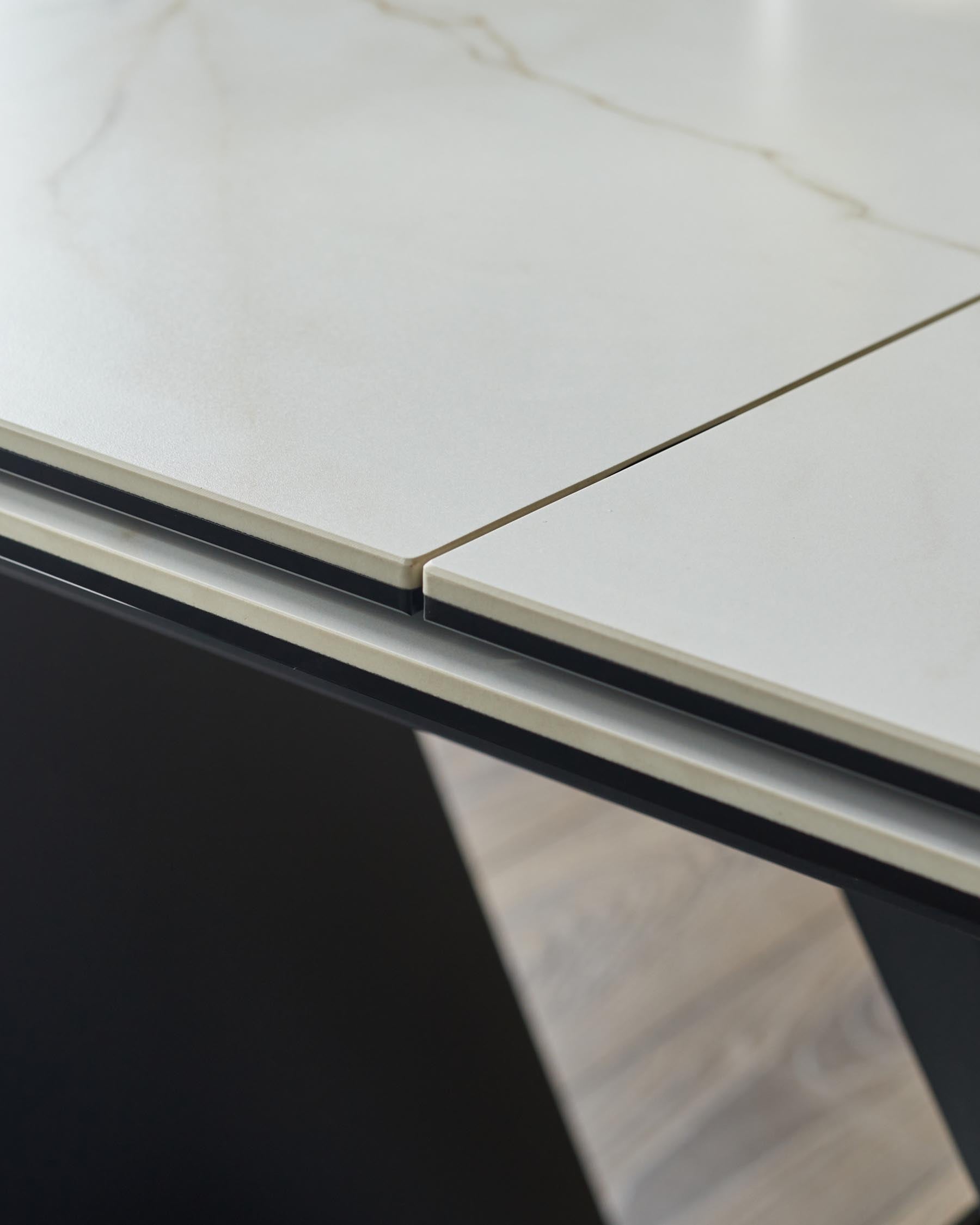 Table de salle à manger extensible en céramique naturelle Calenzano, 6 à 8 places