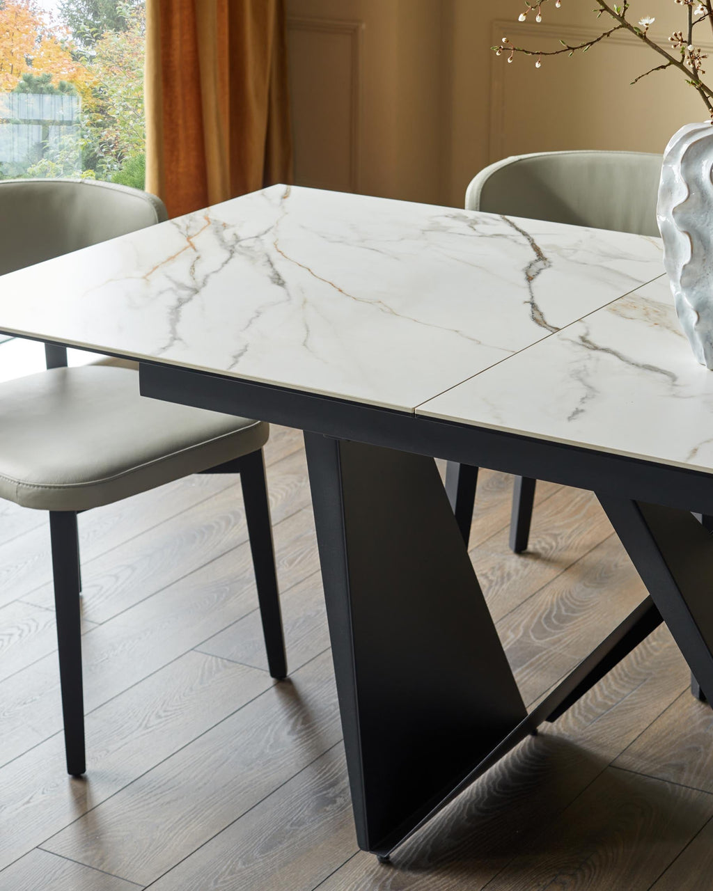 Table de salle à manger extensible en céramique naturelle Calenzano, 6 à 8 places