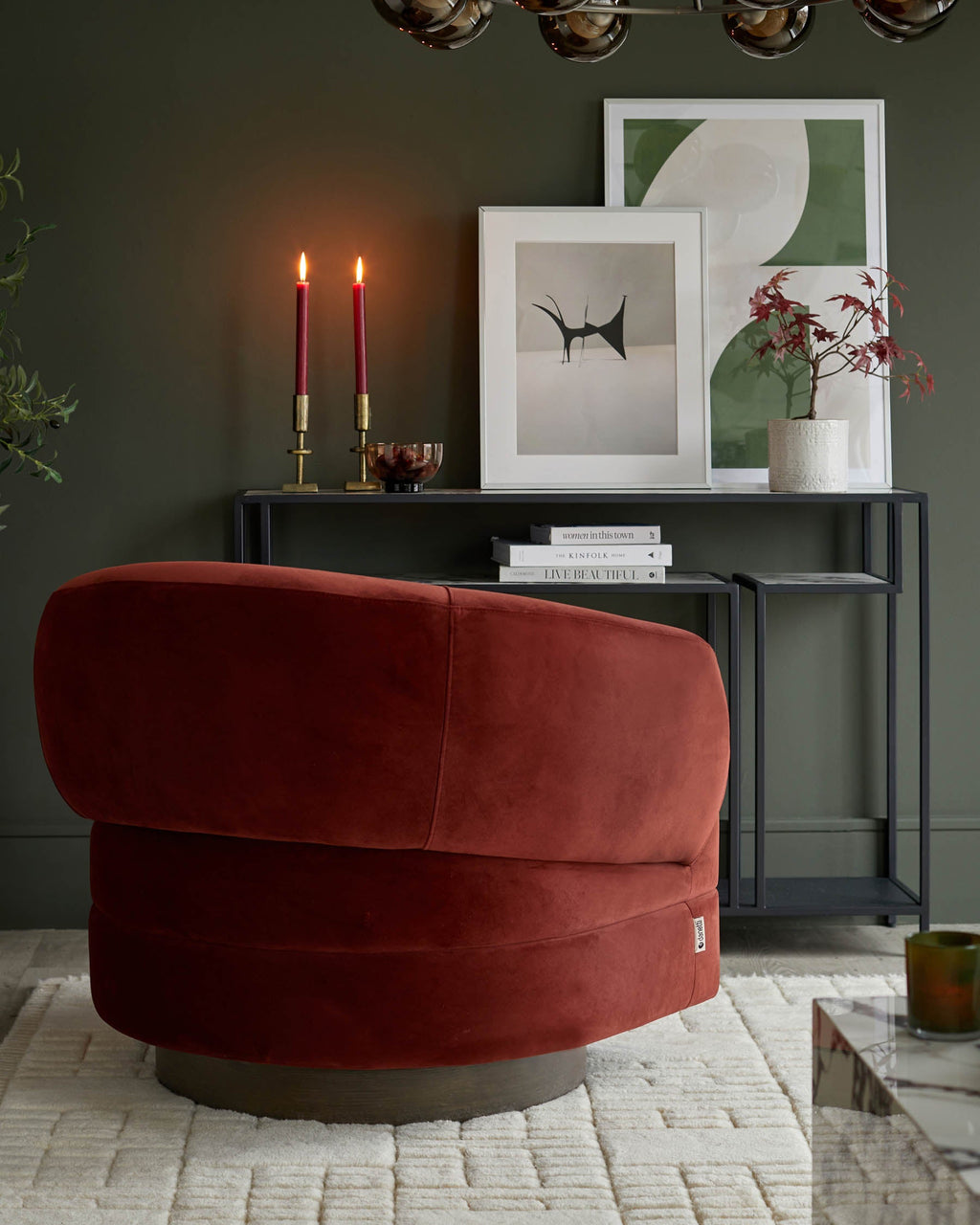 Fauteuil pivotant Callan en velours rouge caramel