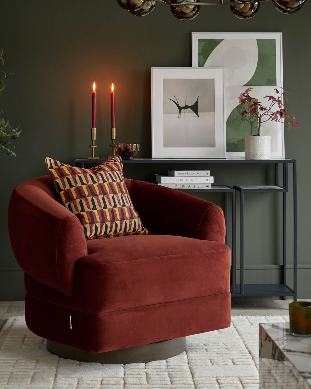 Fauteuil pivotant Callan en velours rouge caramel