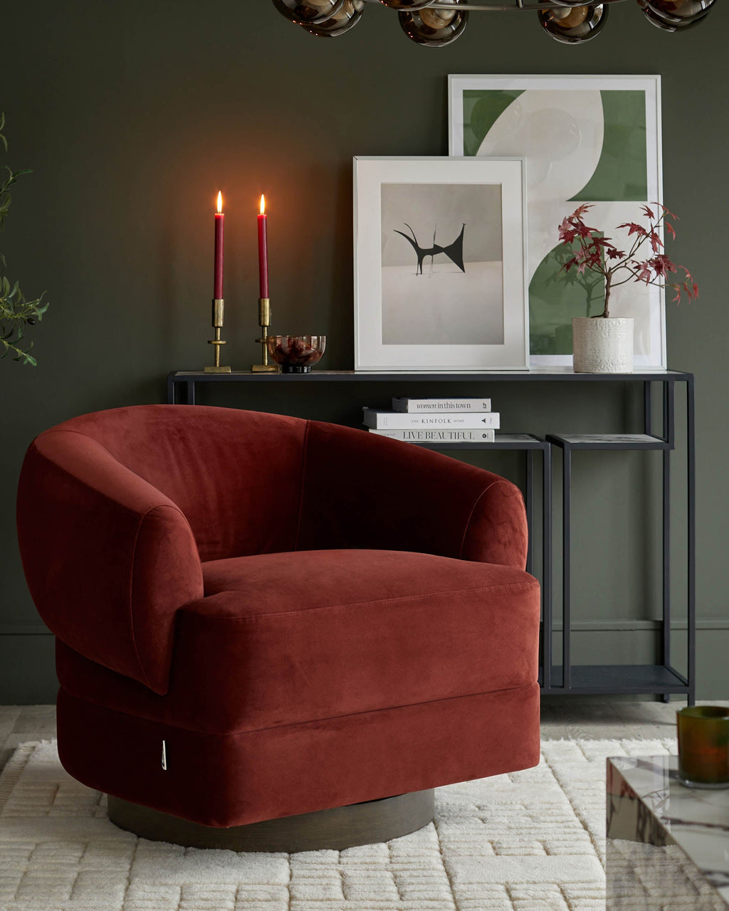 Fauteuil pivotant Callan en velours rouge caramel