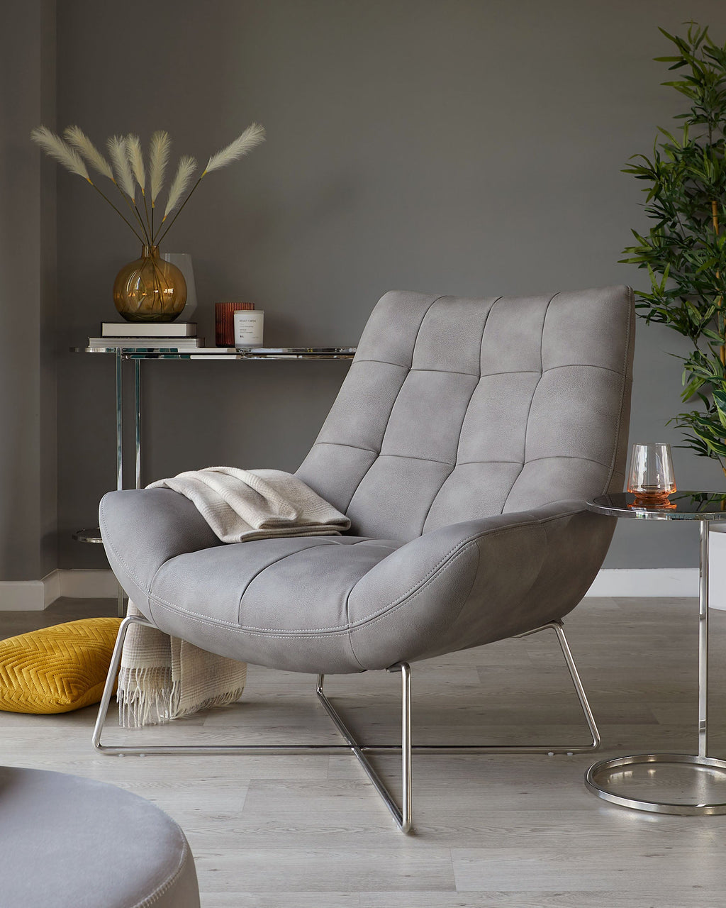 Fauteuil d'appoint Canio en similicuir gris et acier brossé