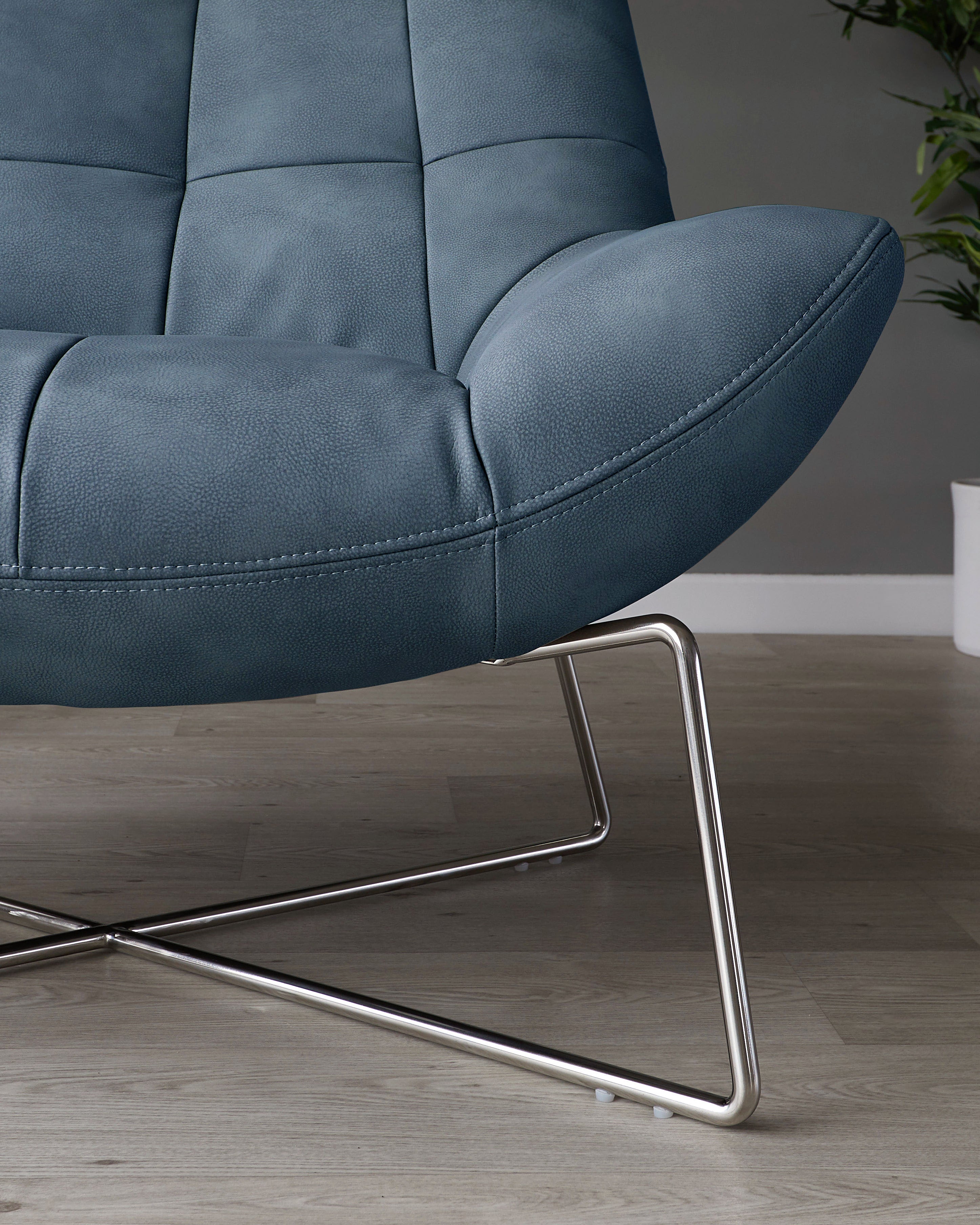 Fauteuil d'appoint Canio en similicuir bleu marine