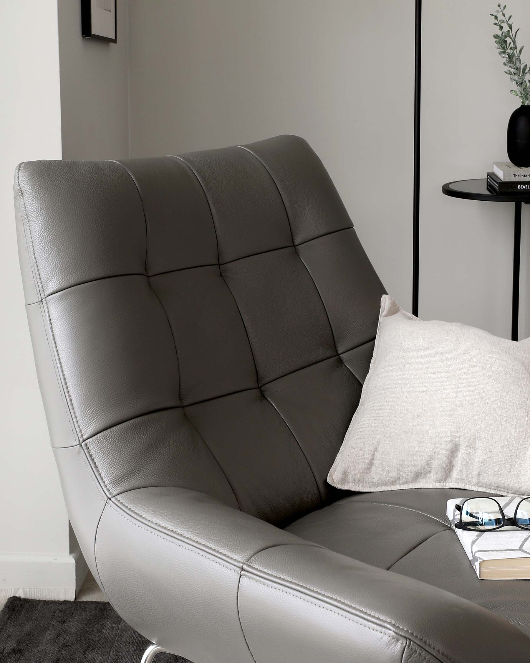 Fauteuil d'appoint Canio en cuir gris foncé et acier brossé