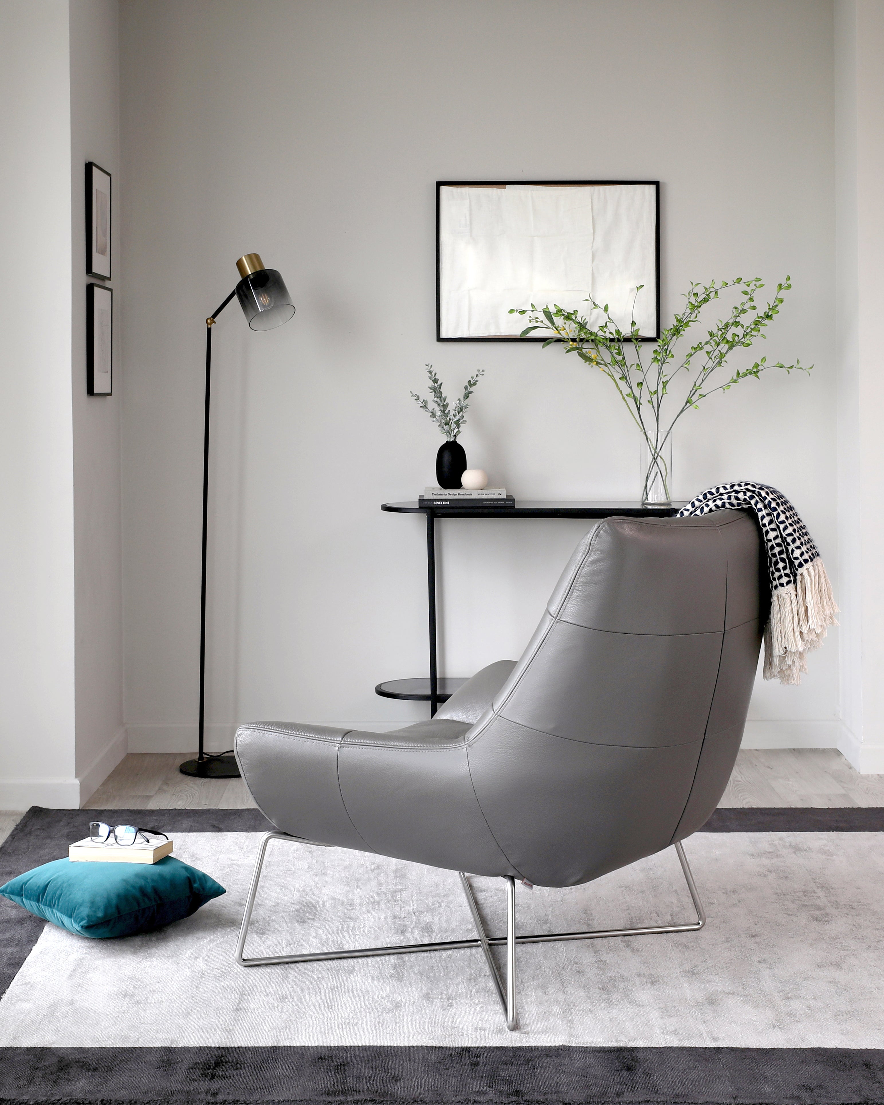 Fauteuil d'appoint Canio en cuir gris foncé et acier brossé