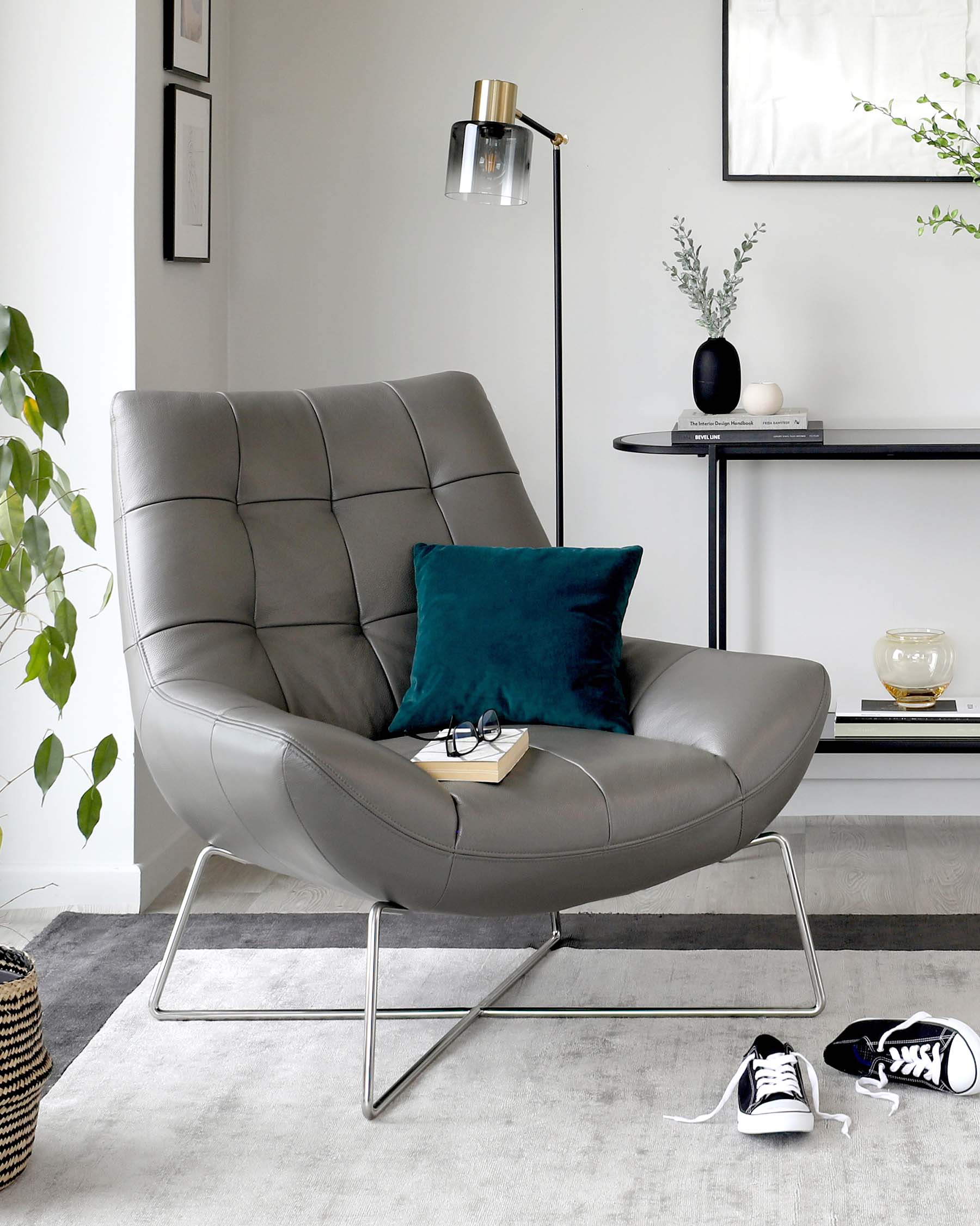 Fauteuil d'appoint Canio en cuir gris foncé et acier brossé