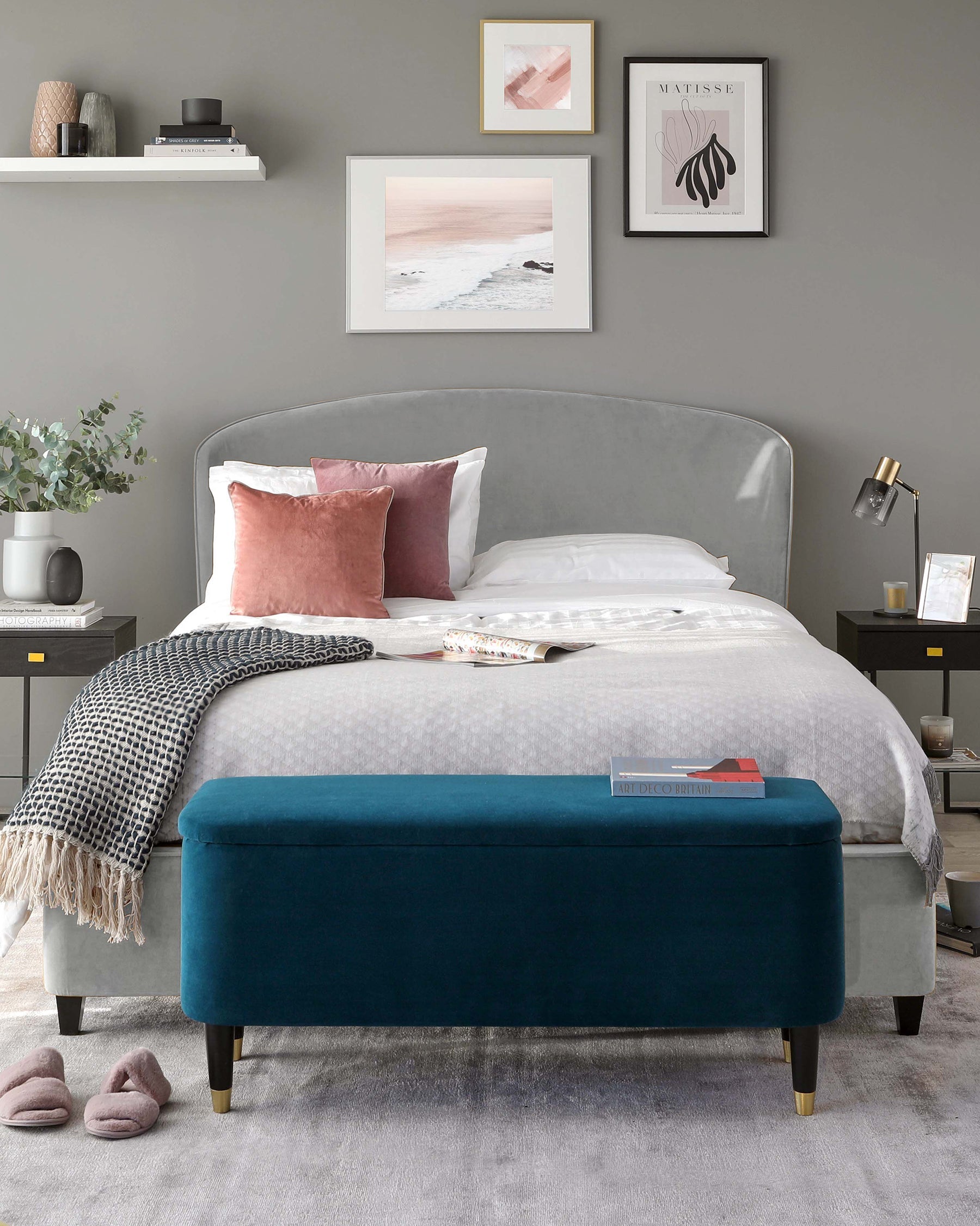 Lit coffre Carina en velours gris clair, format king size