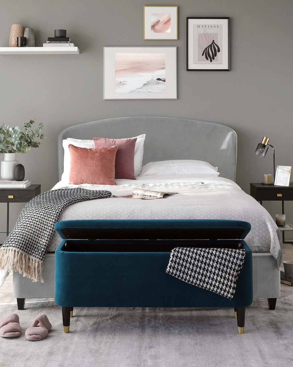 Lit coffre Carina en velours gris clair, format king size