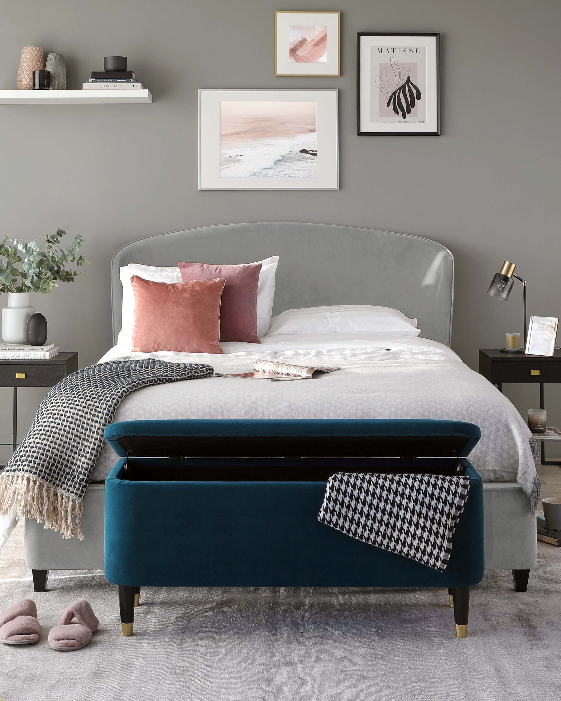 Lit coffre Carina en velours gris clair, format king size