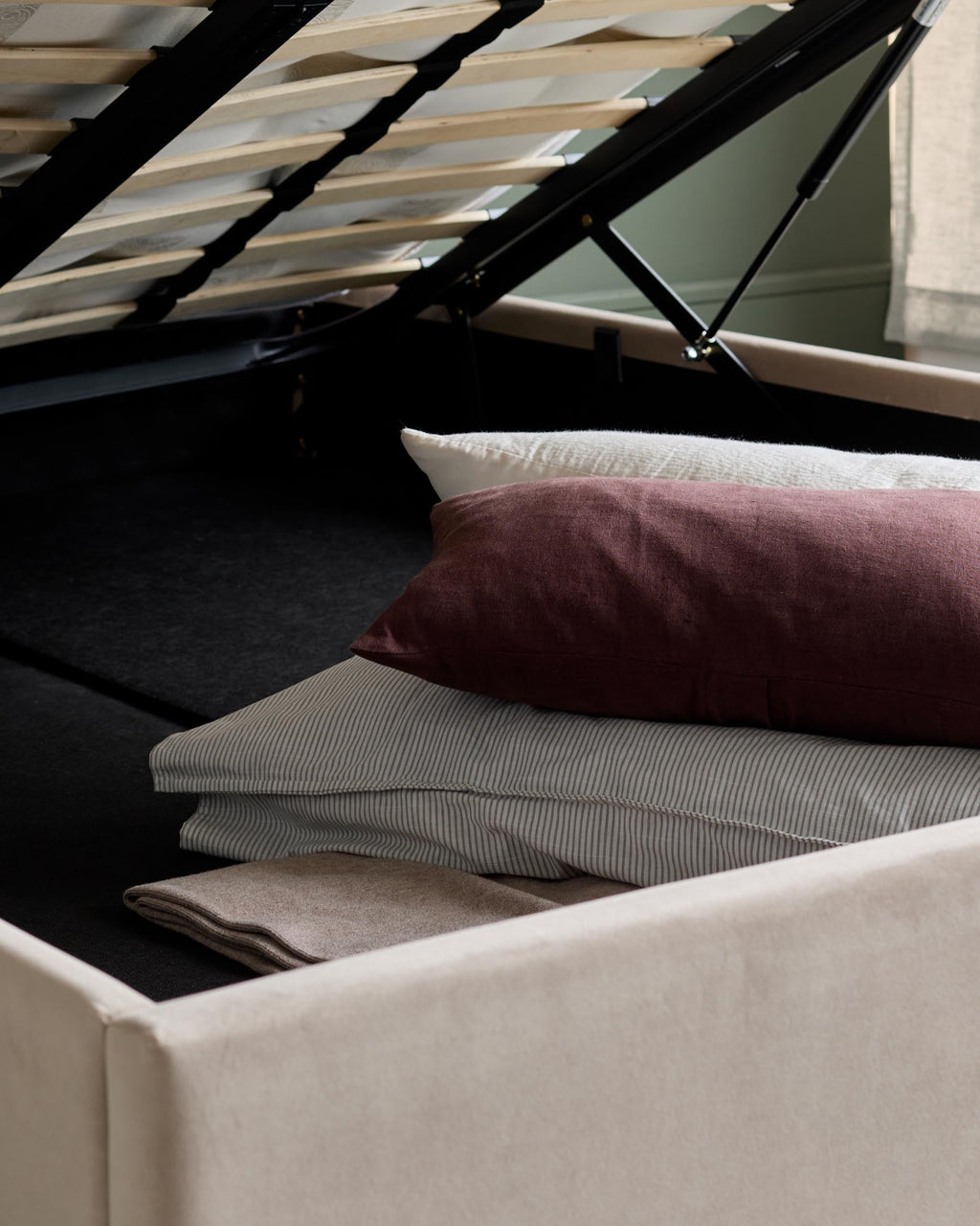 Lit coffre coffre Clark Champagne Velvet King Size