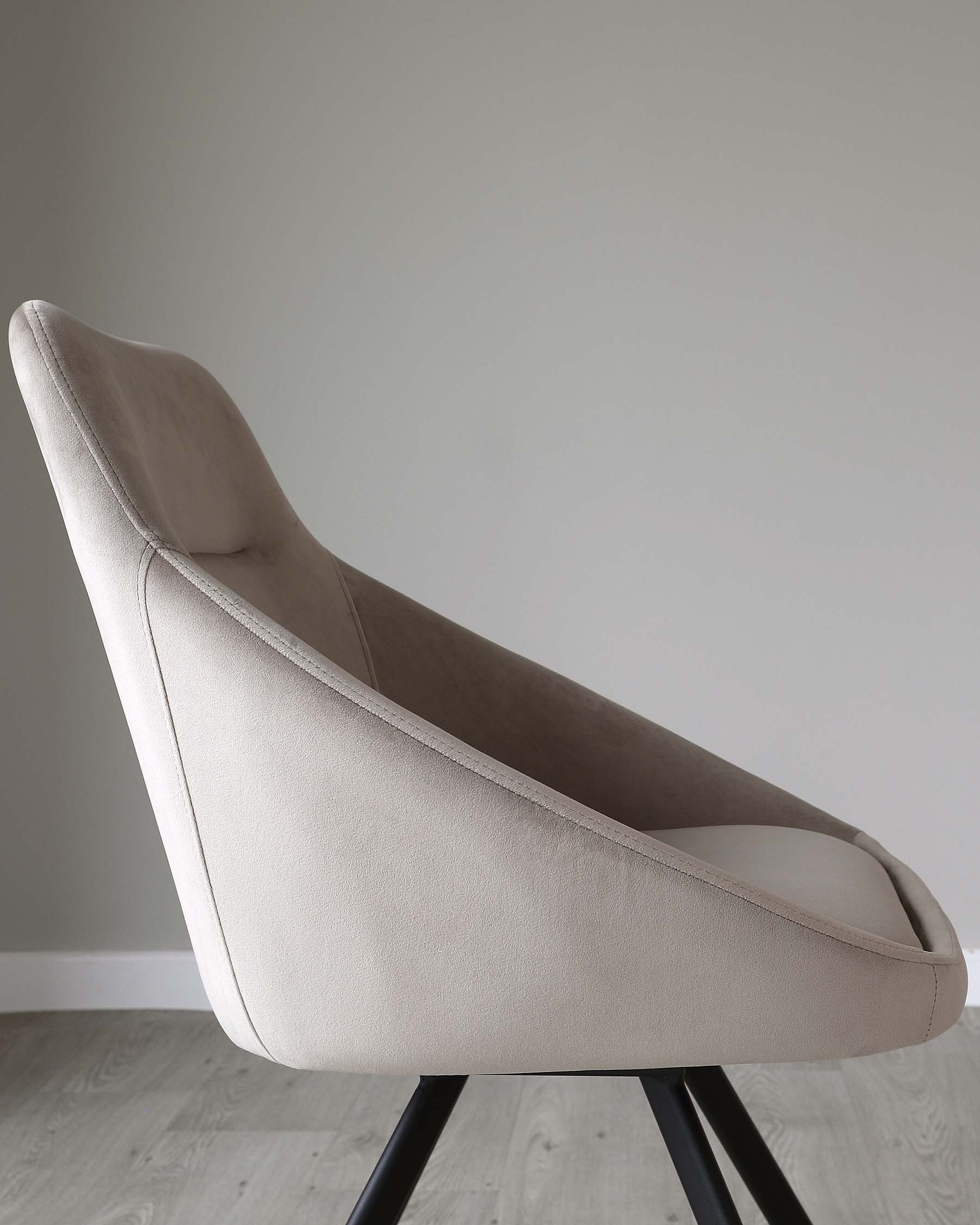 Fauteuil pivotant Cleo en velours champagne