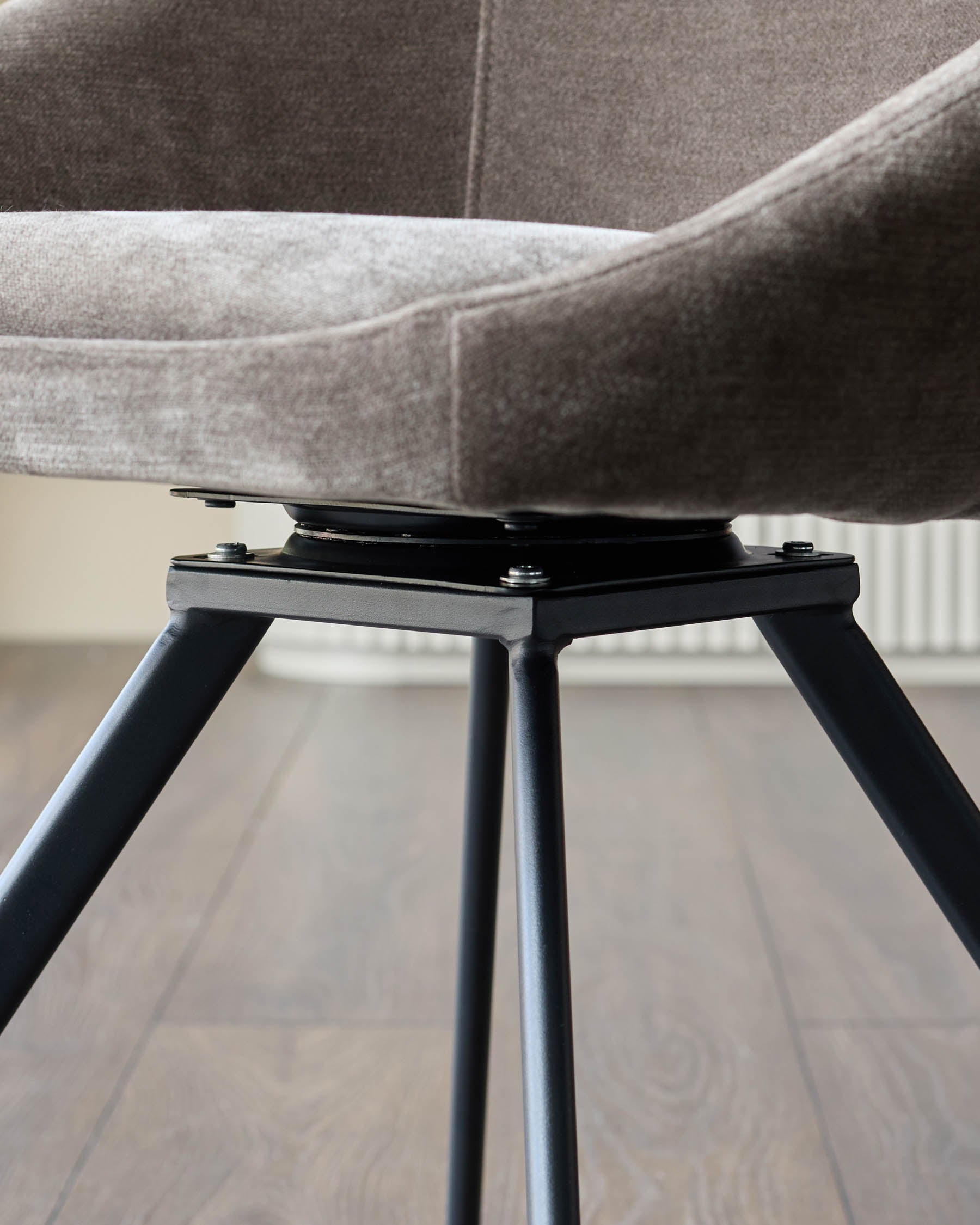 Chaise de salle à manger pivotante Cleo en tissu moka