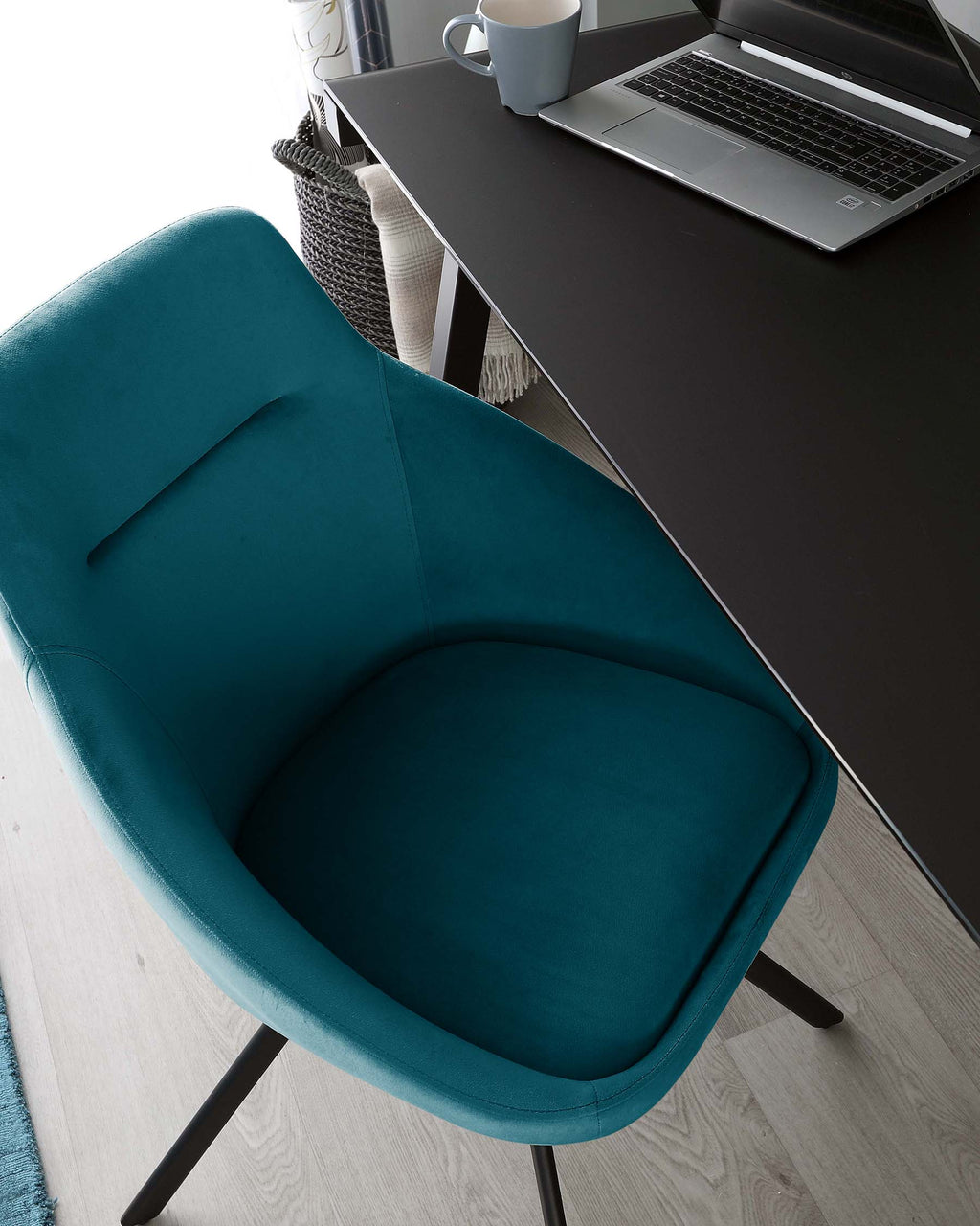 Fauteuil pivotant Cleo en velours bleu sarcelle foncé