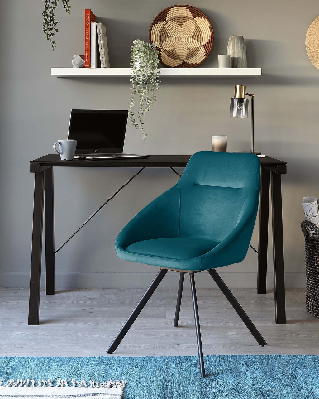 Fauteuil pivotant Cleo en velours bleu sarcelle foncé