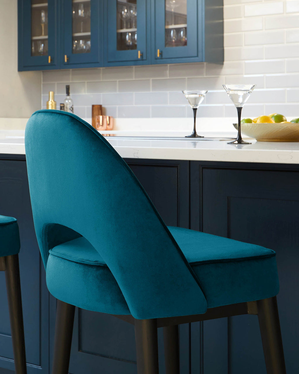 Tabouret de bar Clover en velours bleu sarcelle foncé