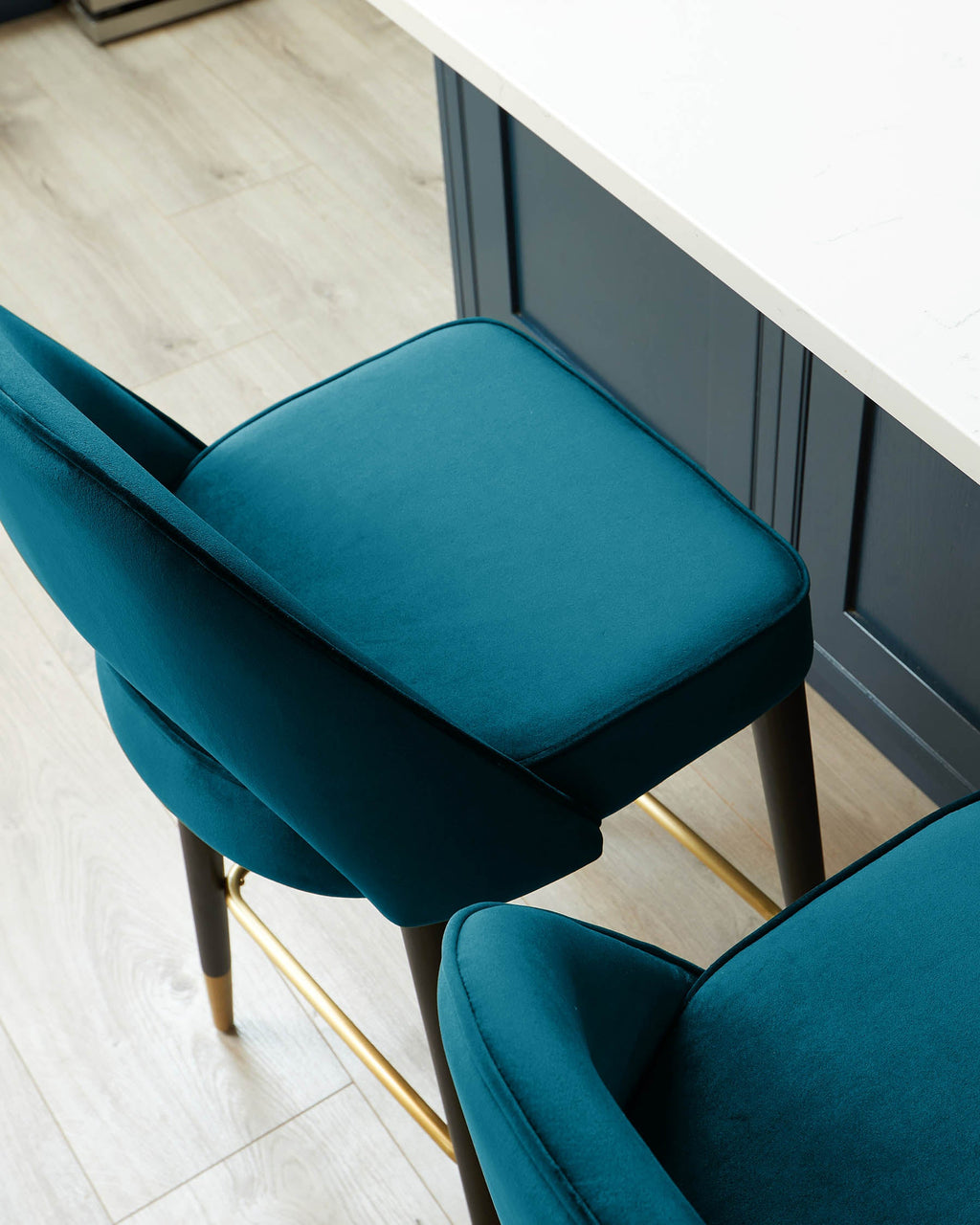 Tabouret de bar Clover en velours bleu sarcelle foncé