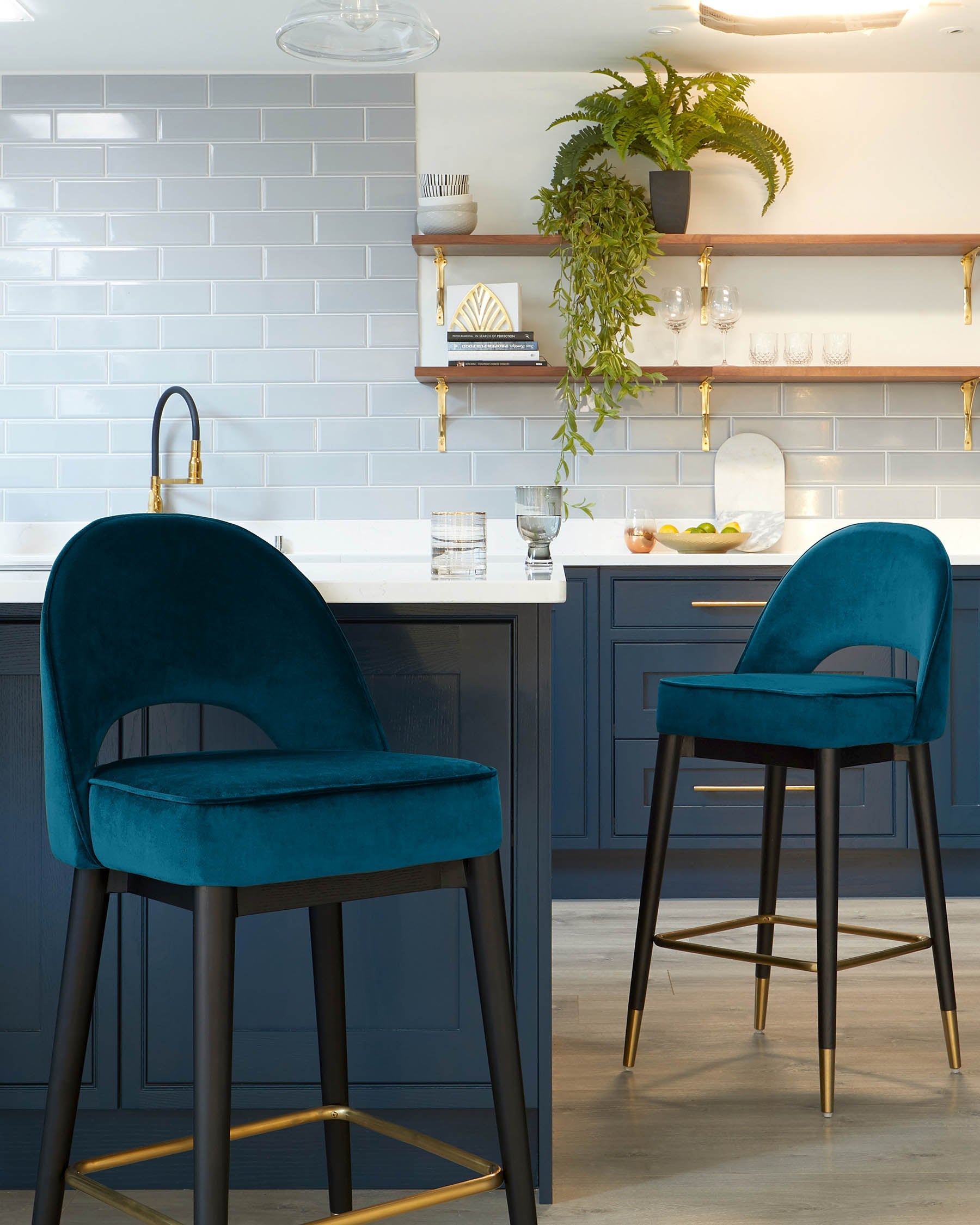 Tabouret de bar Clover en velours bleu sarcelle foncé