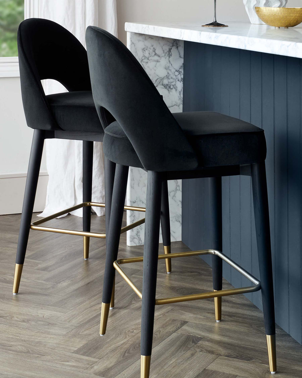 Tabouret de bar Clover en velours noir et laiton