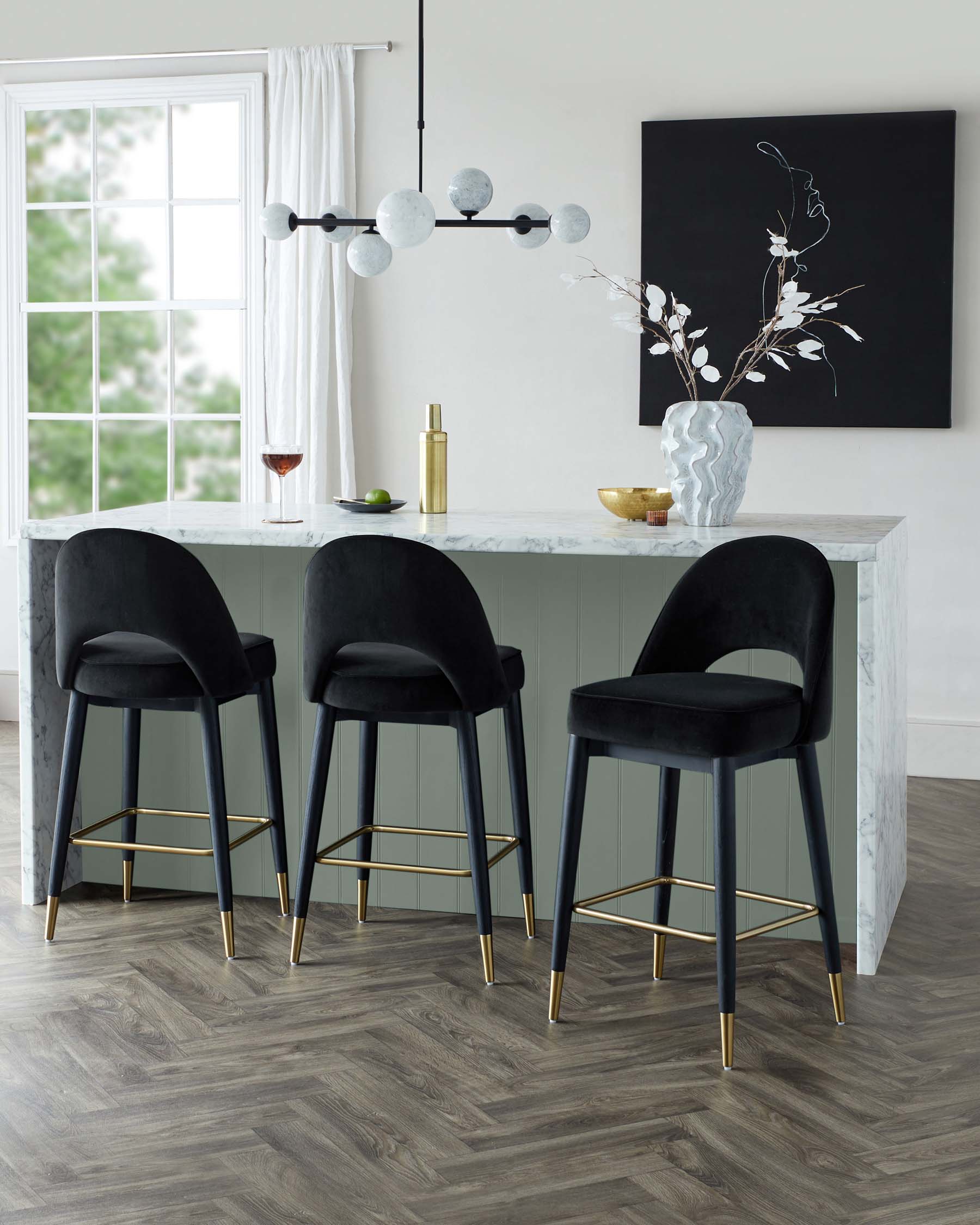 Tabouret de bar Clover en velours noir et laiton