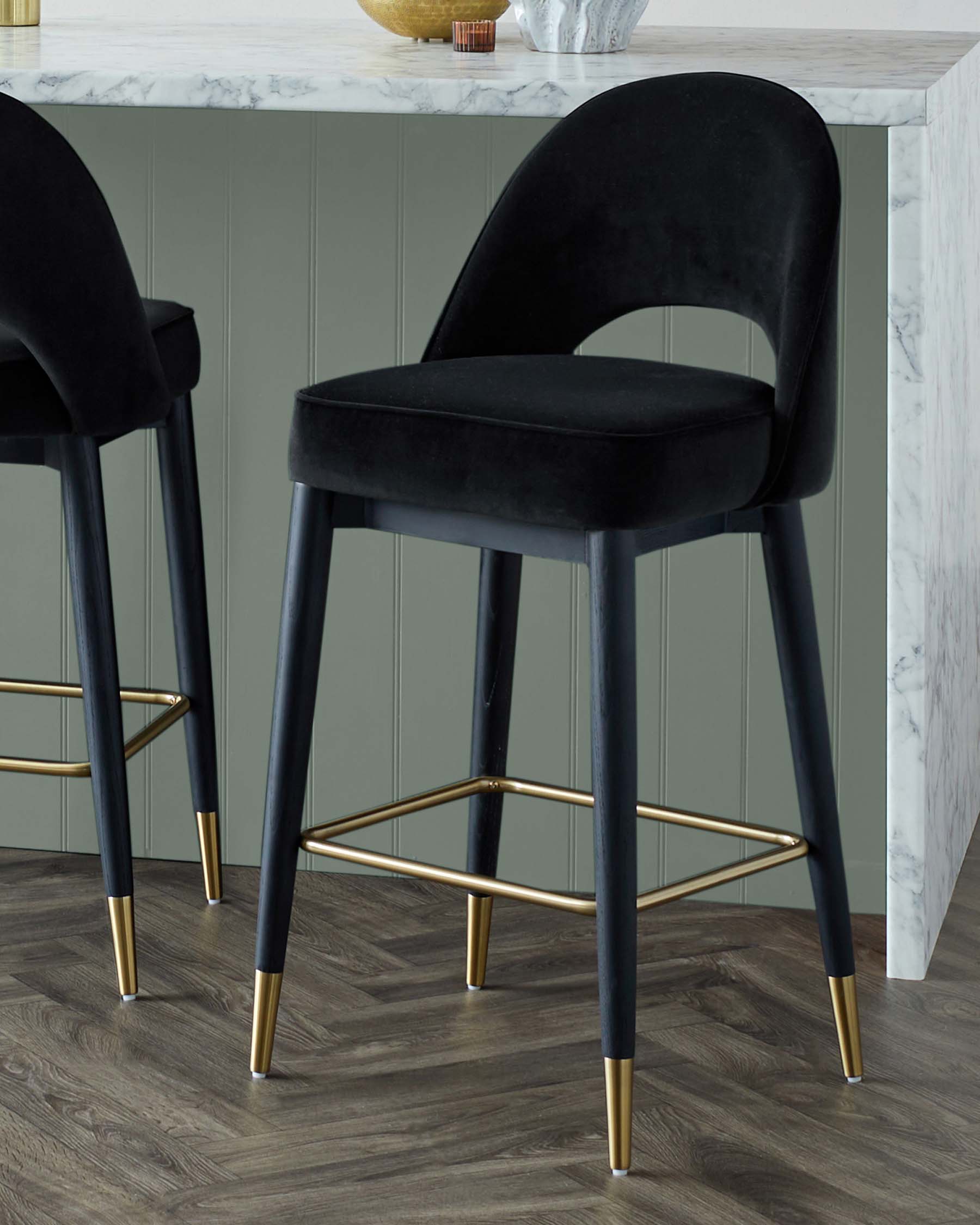 Tabouret de bar Clover en velours noir et laiton