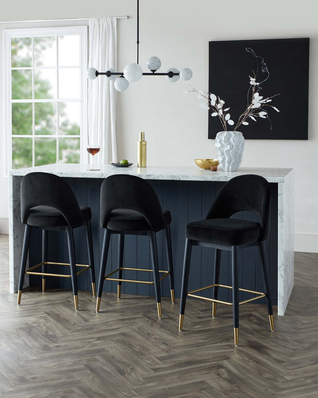Tabouret de bar Clover en velours noir et laiton