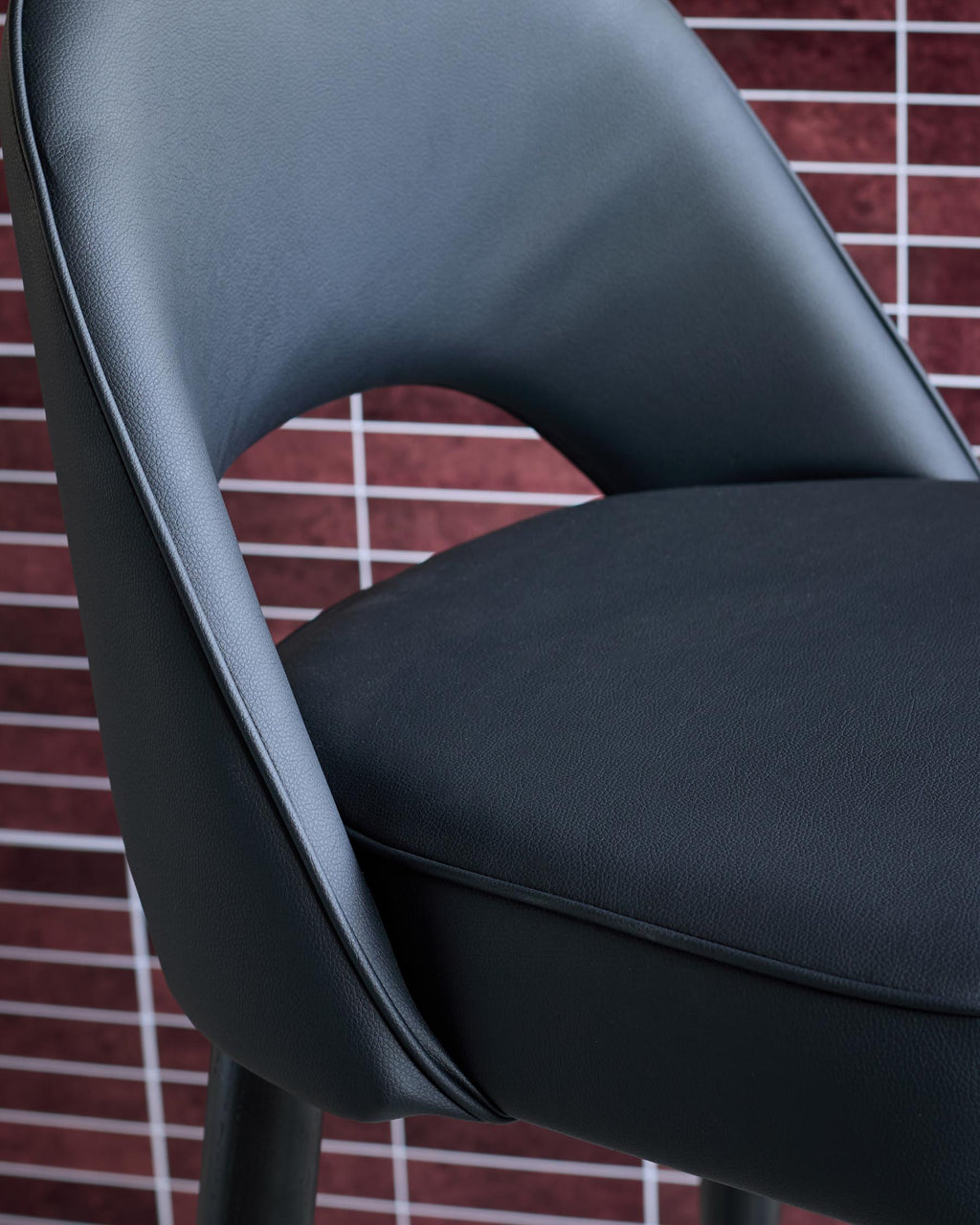 Tabouret de bar Clover en similicuir noir