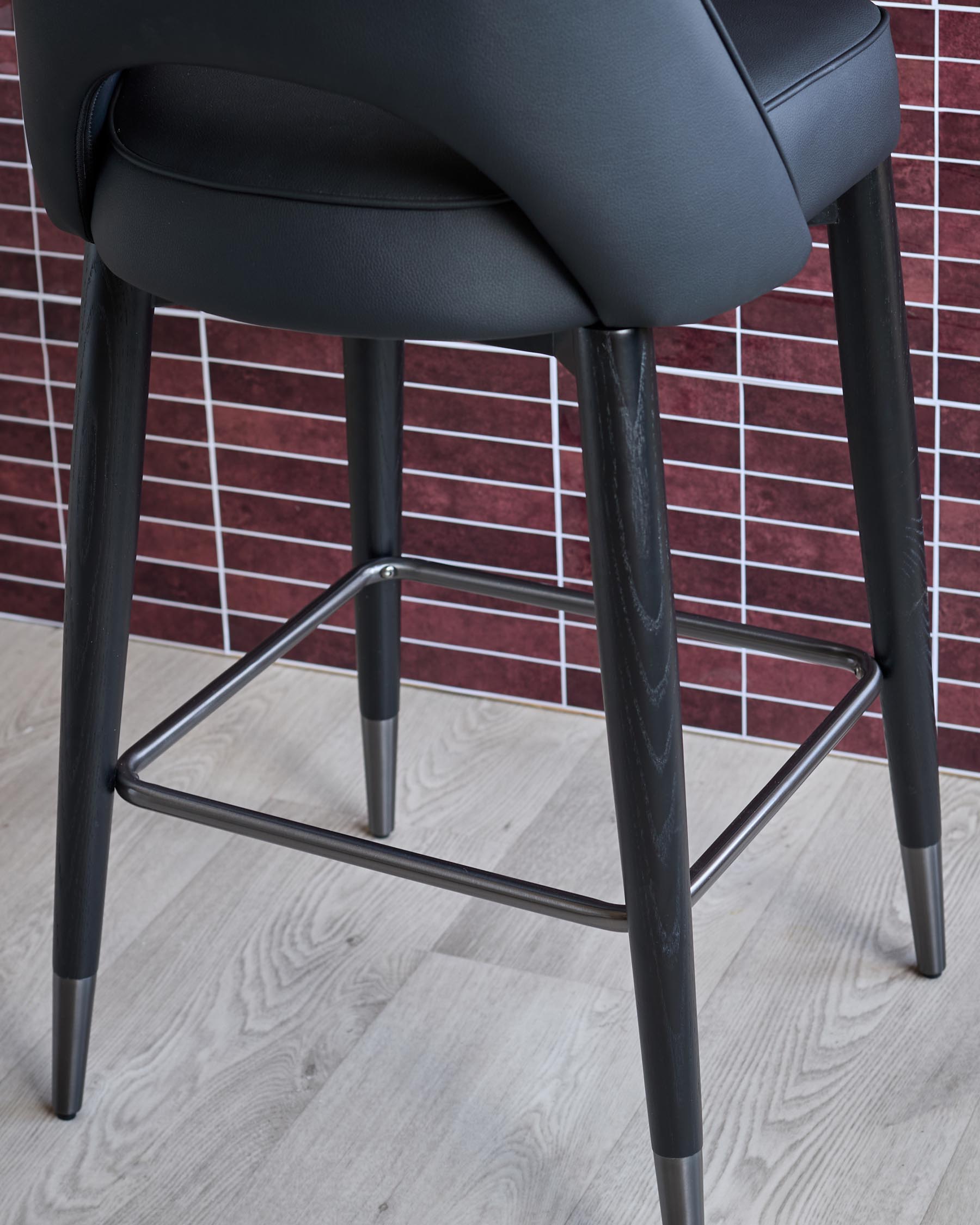 Tabouret de bar Clover en similicuir noir