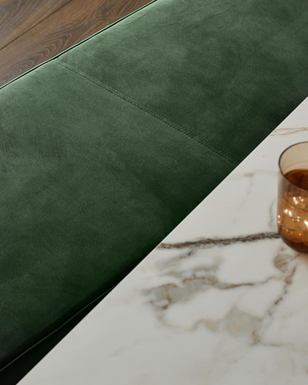 Banc Clover en velours vert foncé sans dossier