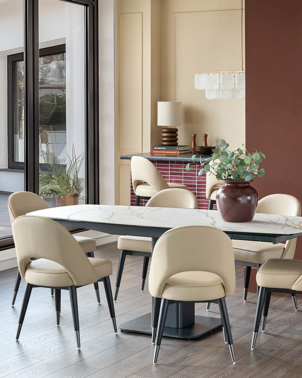 Chaise de salle à manger Clover en similicuir naturel