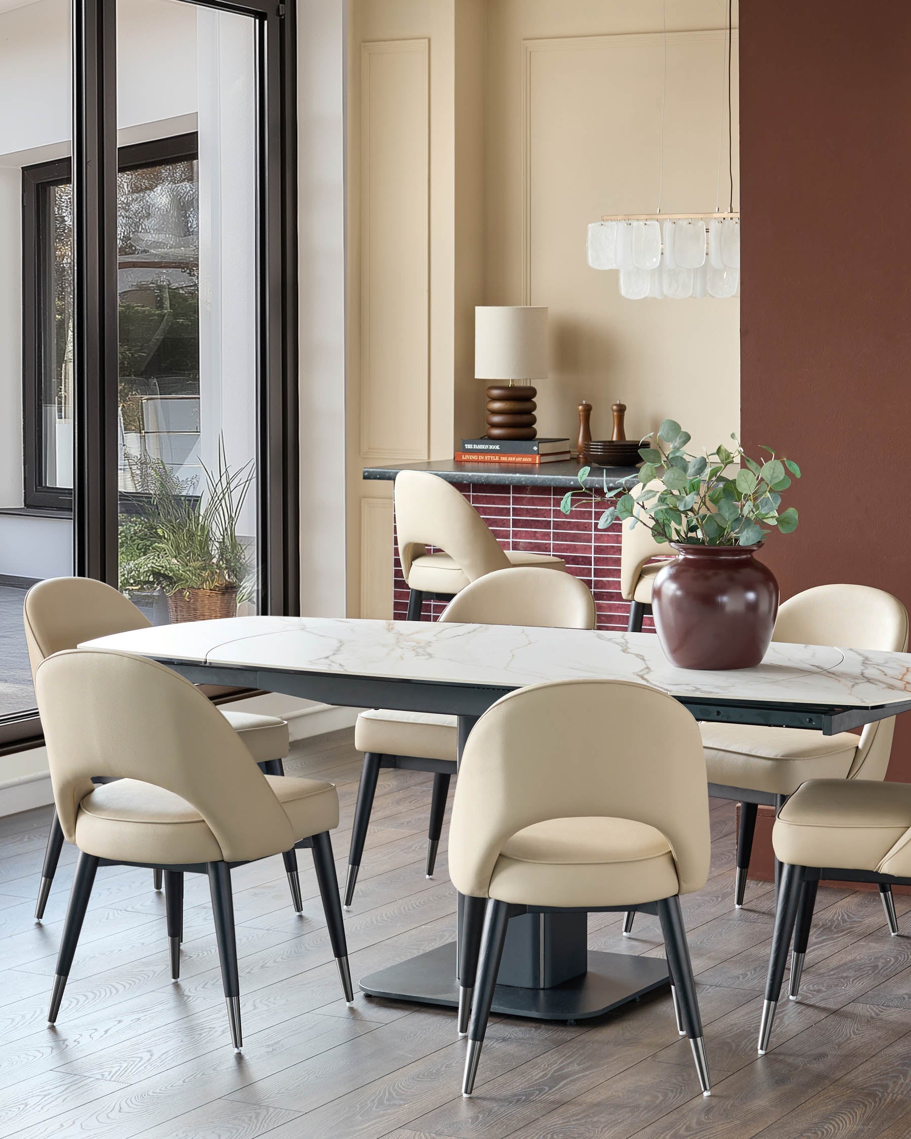 Chaise de salle à manger Clover en similicuir naturel