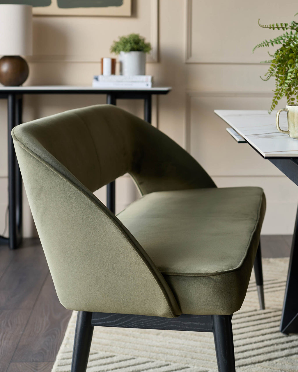 Banc de salle à manger Clover en velours vert olive avec dossier