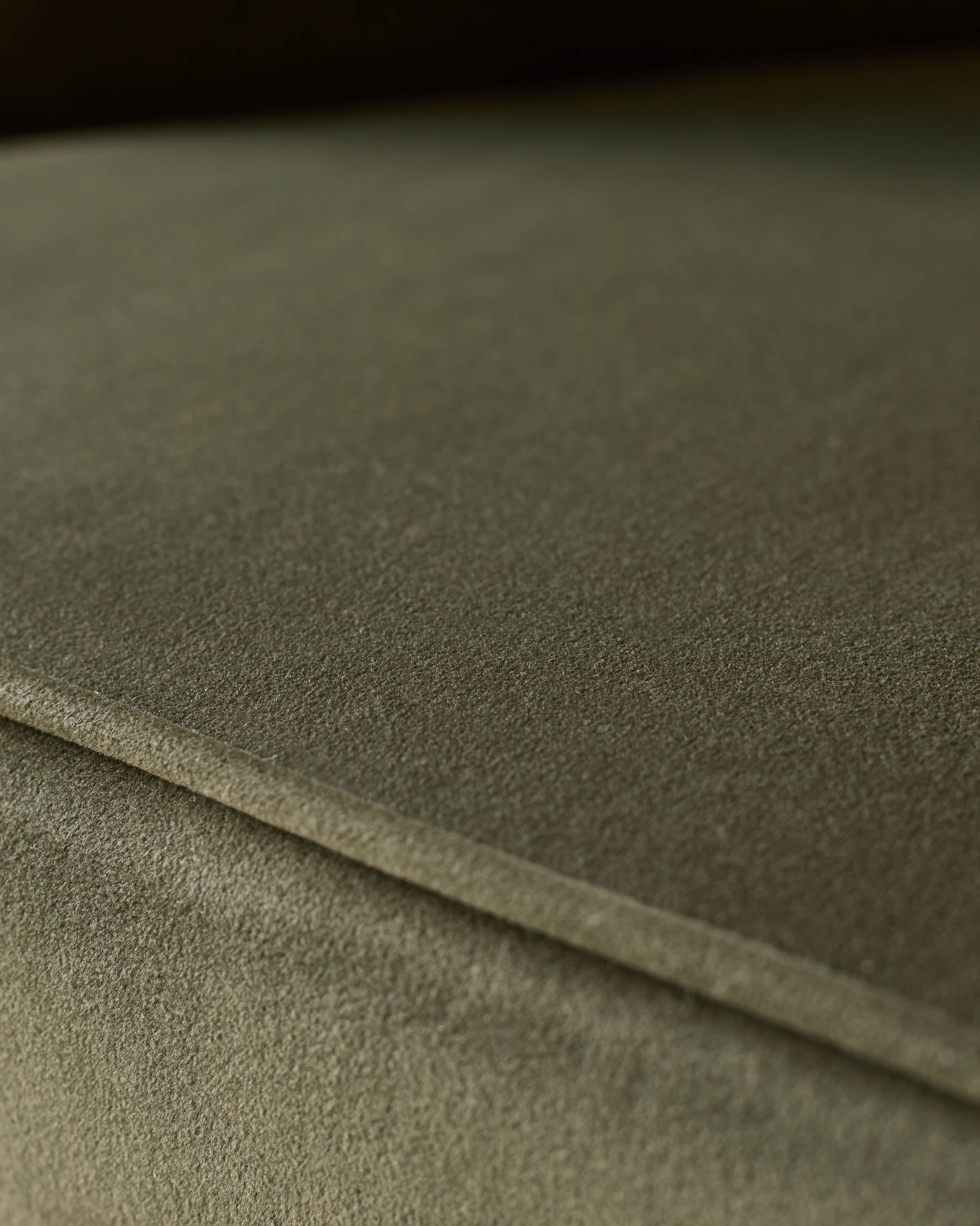 Banc de salle à manger Clover en velours vert olive avec dossier