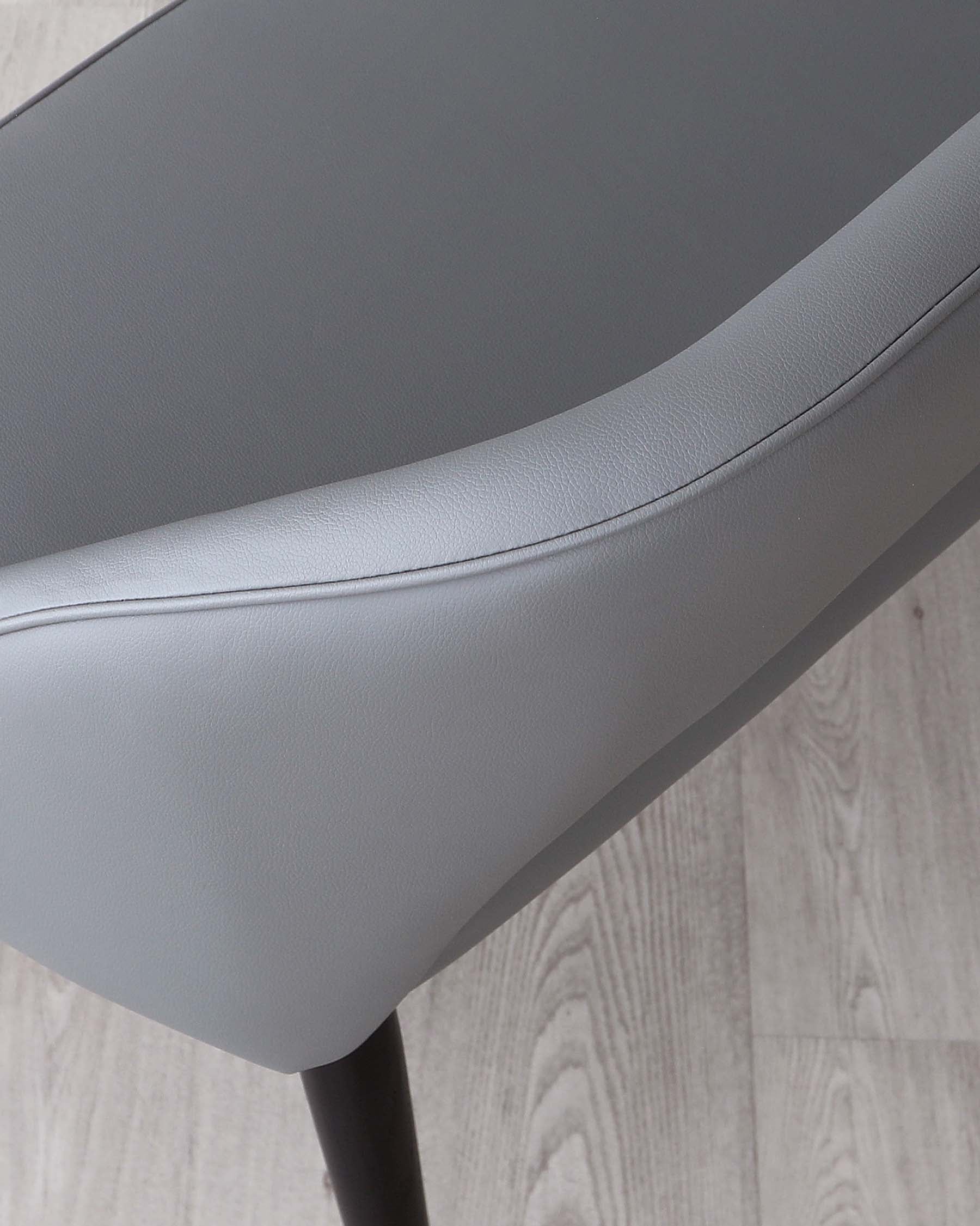 Banc de salle à manger Clover en similicuir gris moyen et acier inoxydable avec dossier