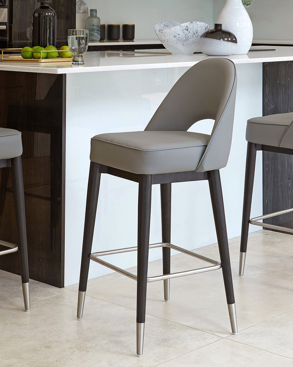 Tabouret de bar Clover en similicuir gris moyen