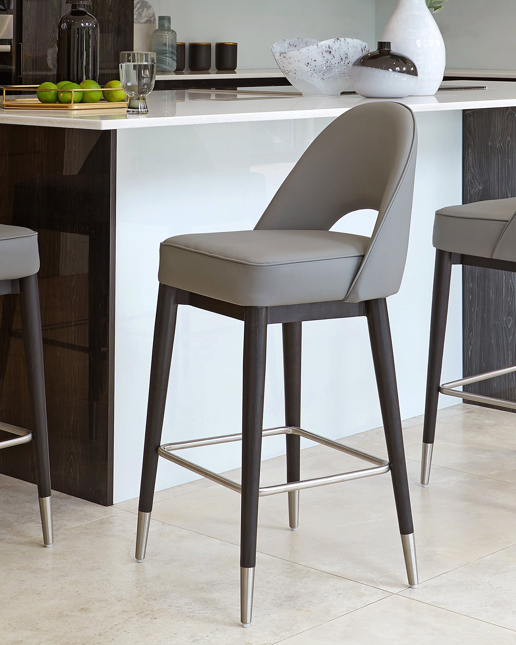 Tabouret de bar Clover en similicuir gris moyen