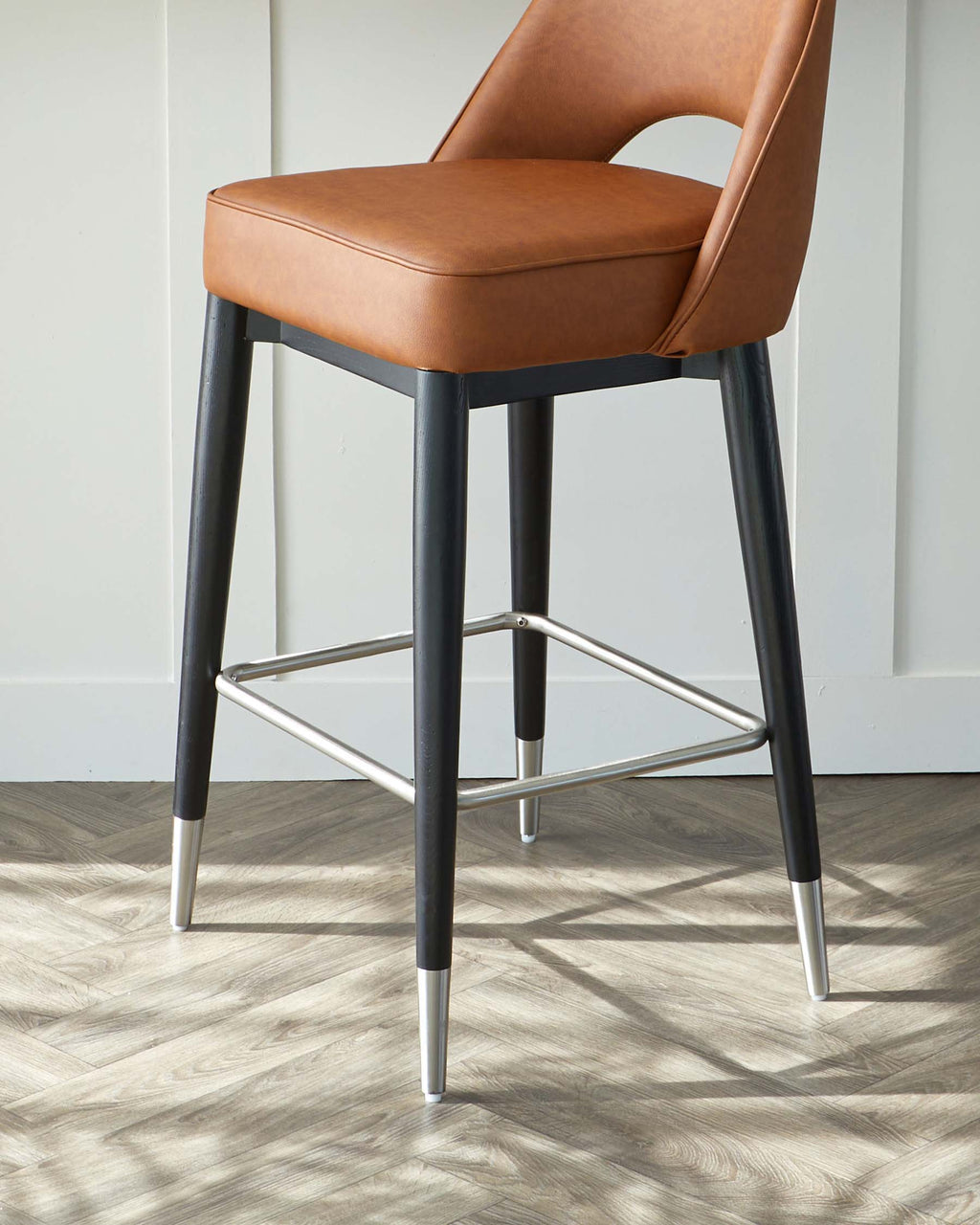 Tabouret de bar Clover Tan en similicuir.