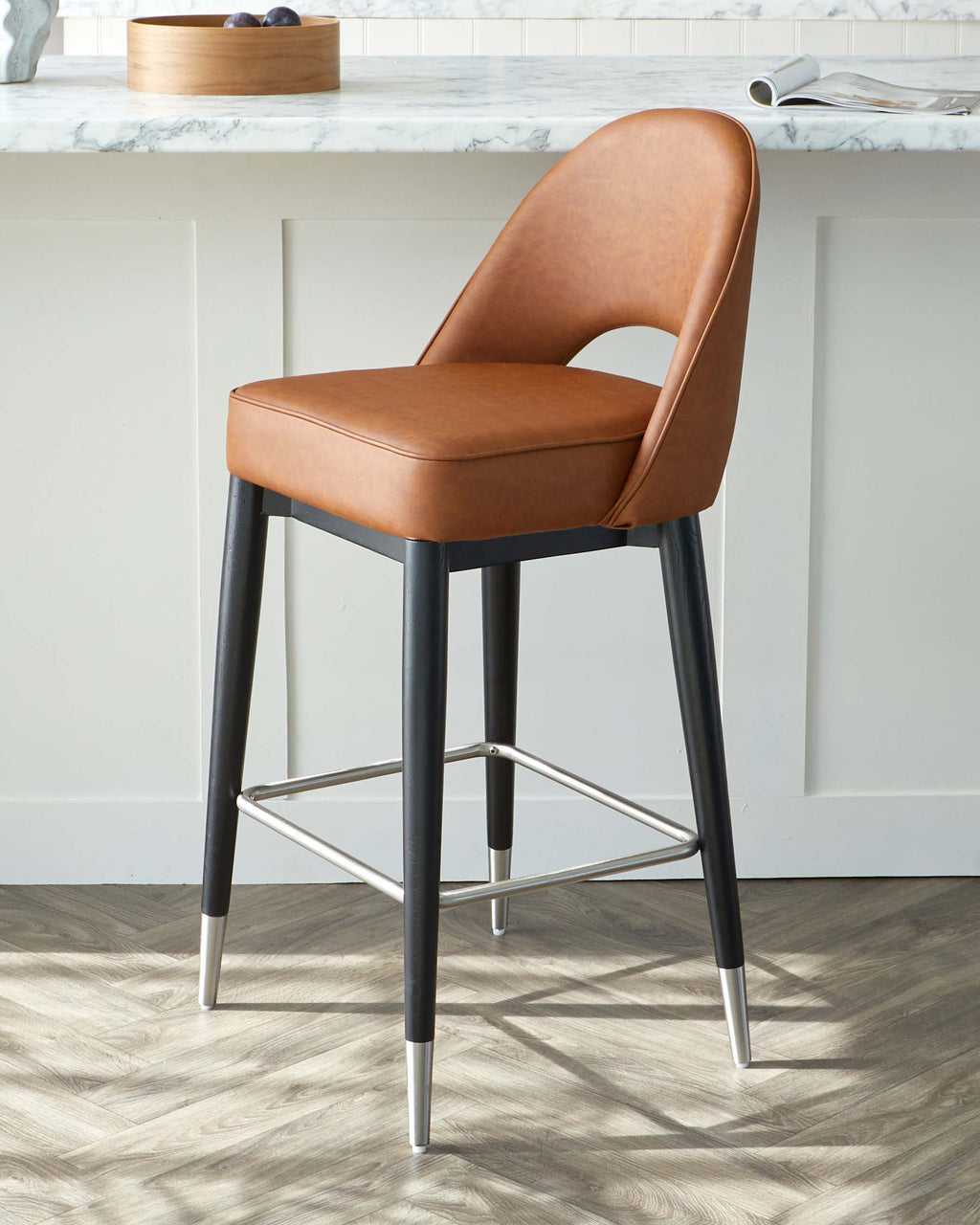 Tabouret de bar Clover Tan en similicuir.