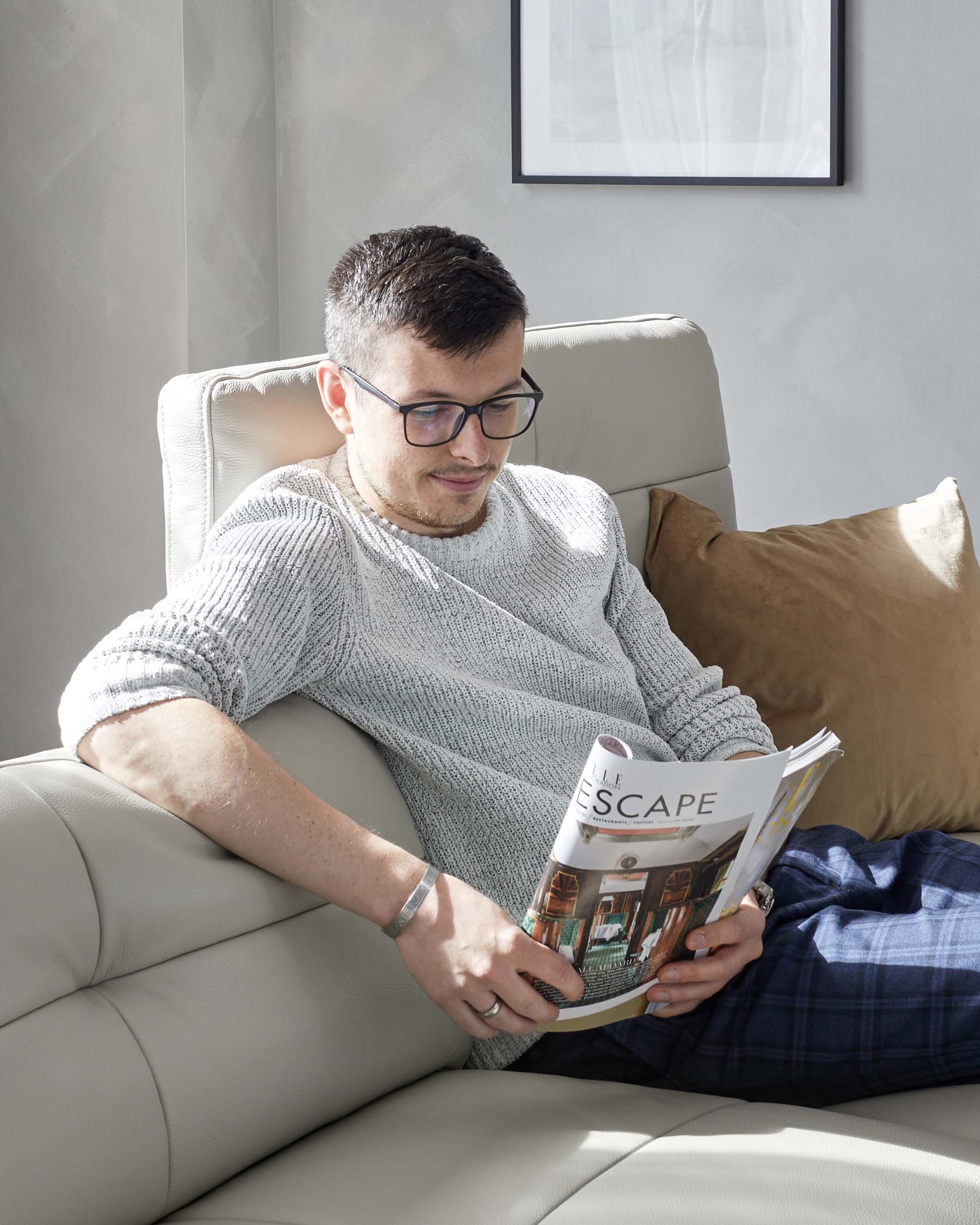 Canapé d'angle droit Colton en cuir gris naturel avec méridienne