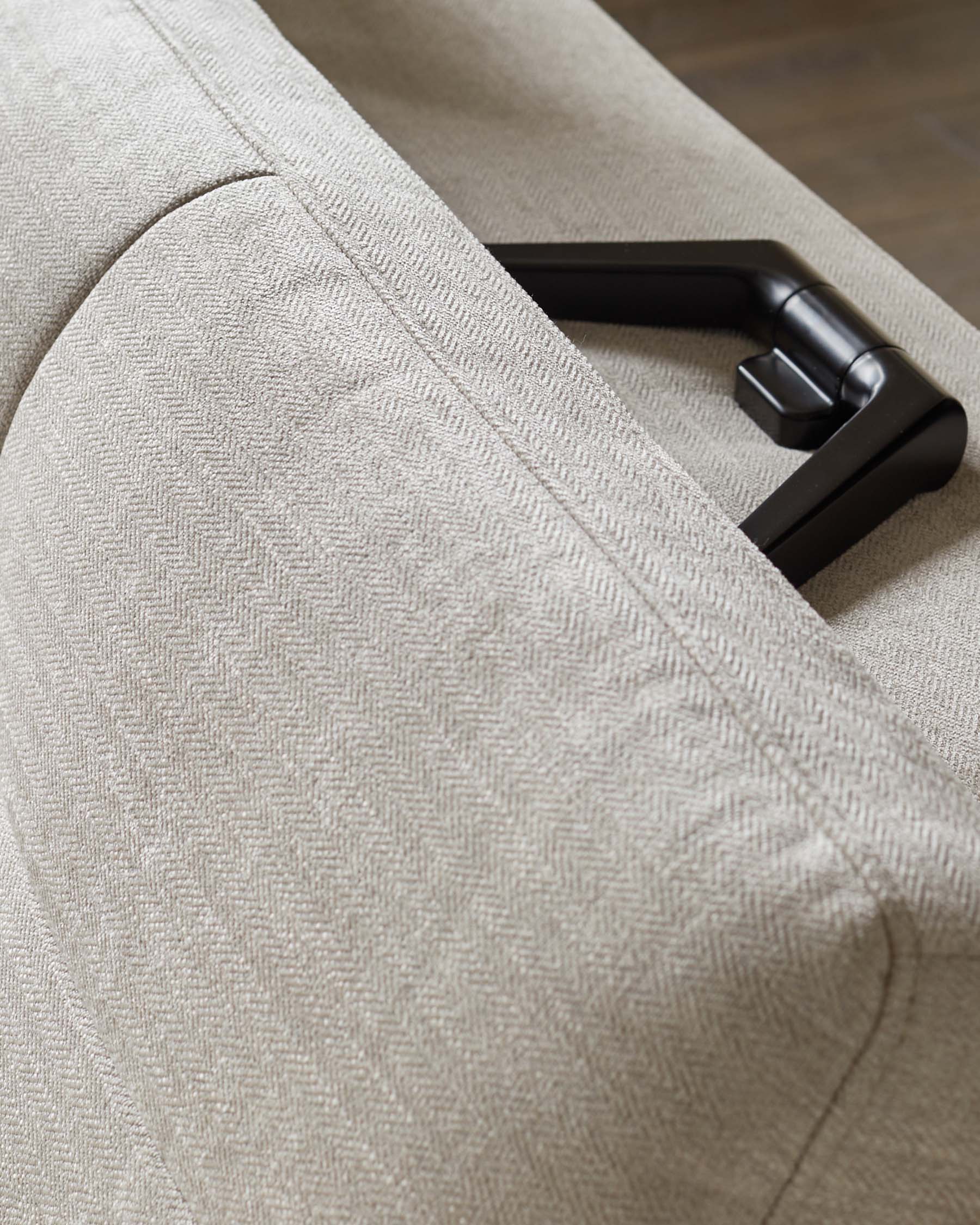 Canapé 2 places Colton en chenille ivoire