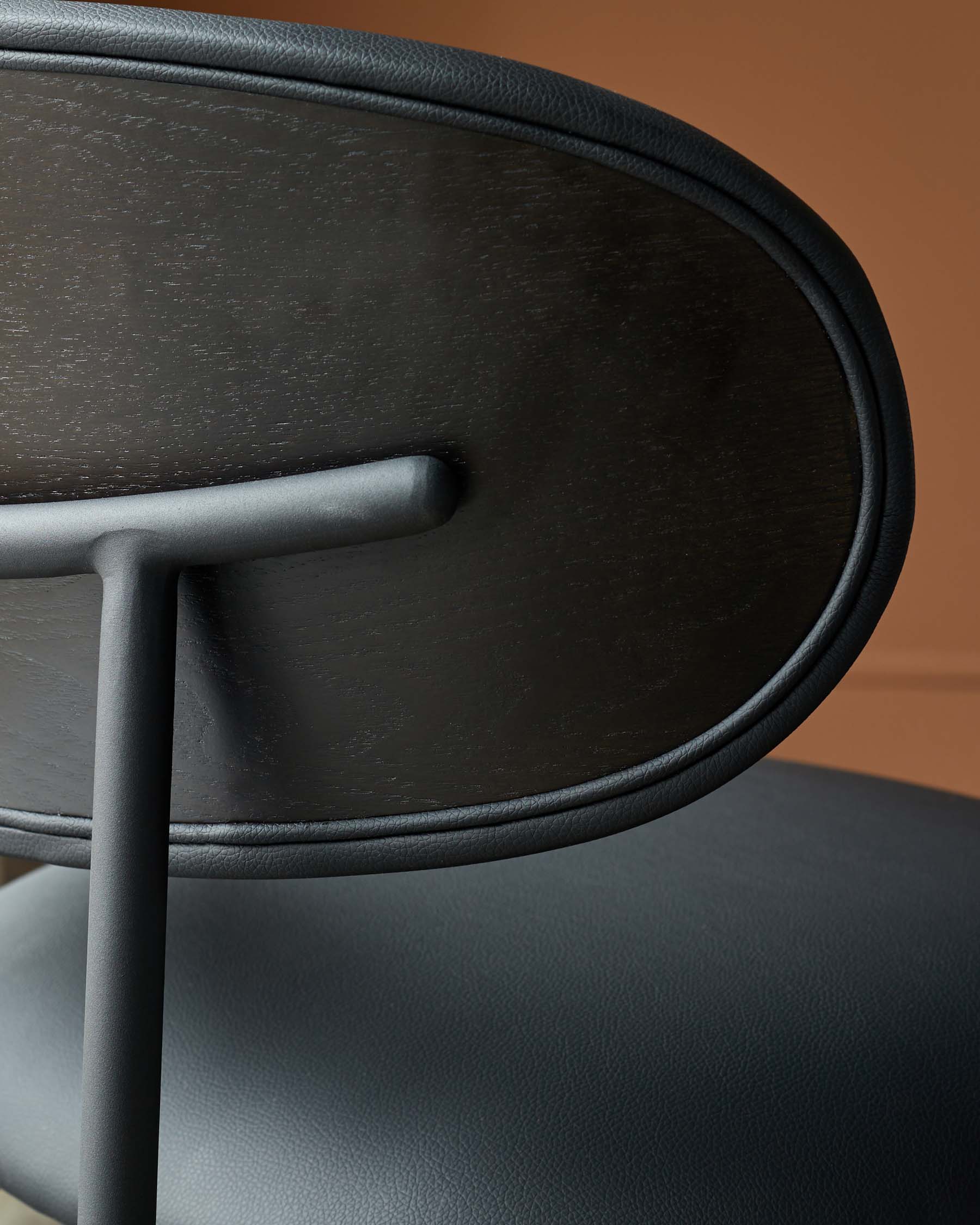 Chaise de salle à manger Cree en similicuir noir