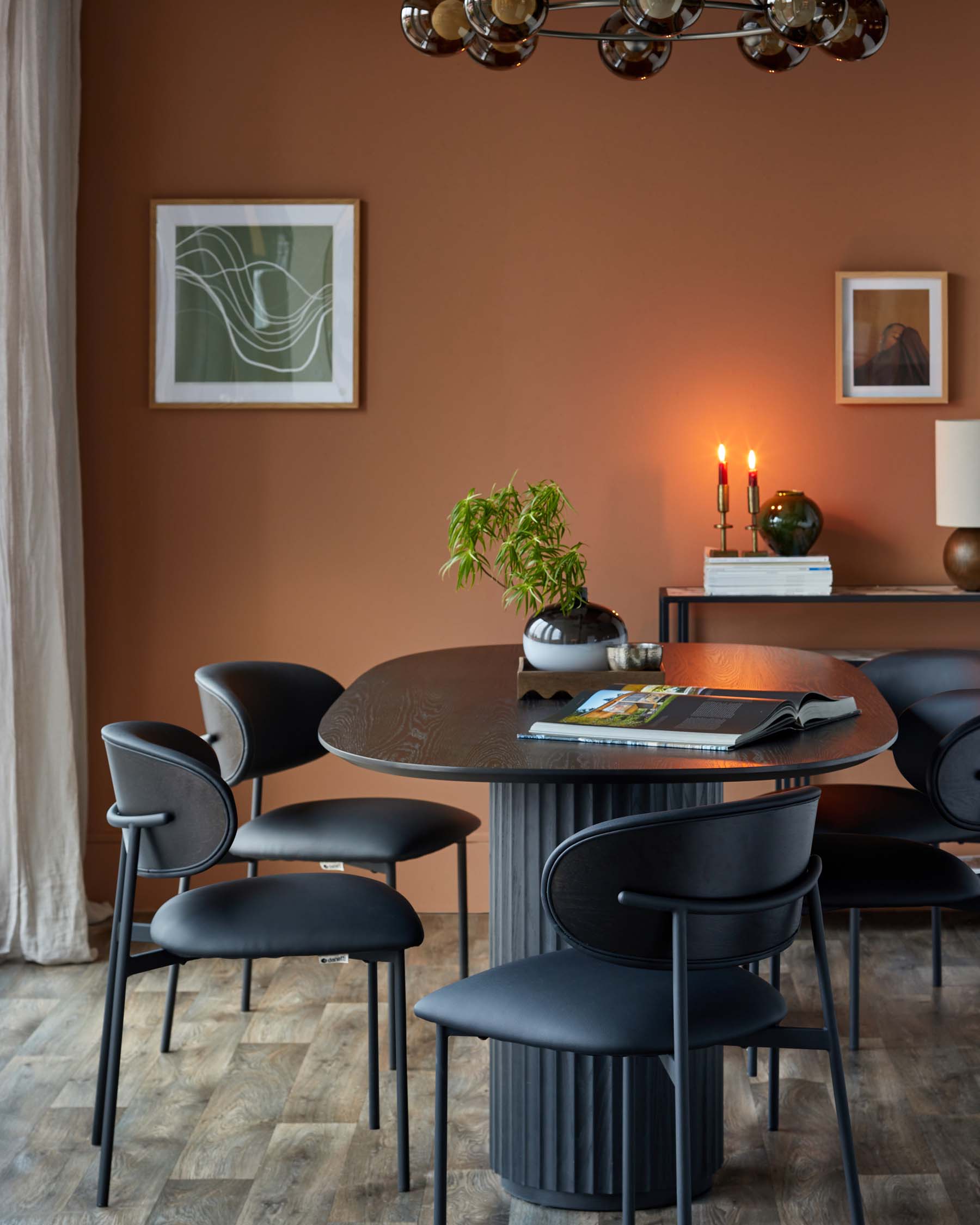 Ensemble table et chaises de salle à manger Hanne en céramique naturelle, 6 places et 6 chaises Cree.