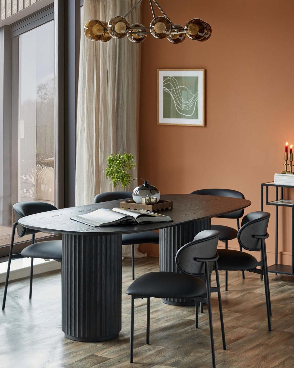 Ensemble table et chaises de salle à manger Hanne en céramique naturelle, 6 places et 6 chaises Cree.