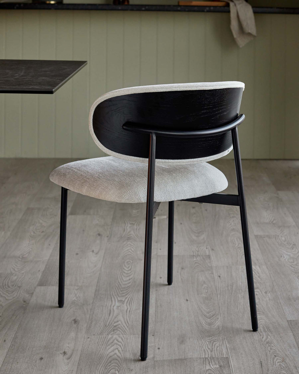 Ensemble table Riley 8 places et 8 chaises de salle à manger Cree