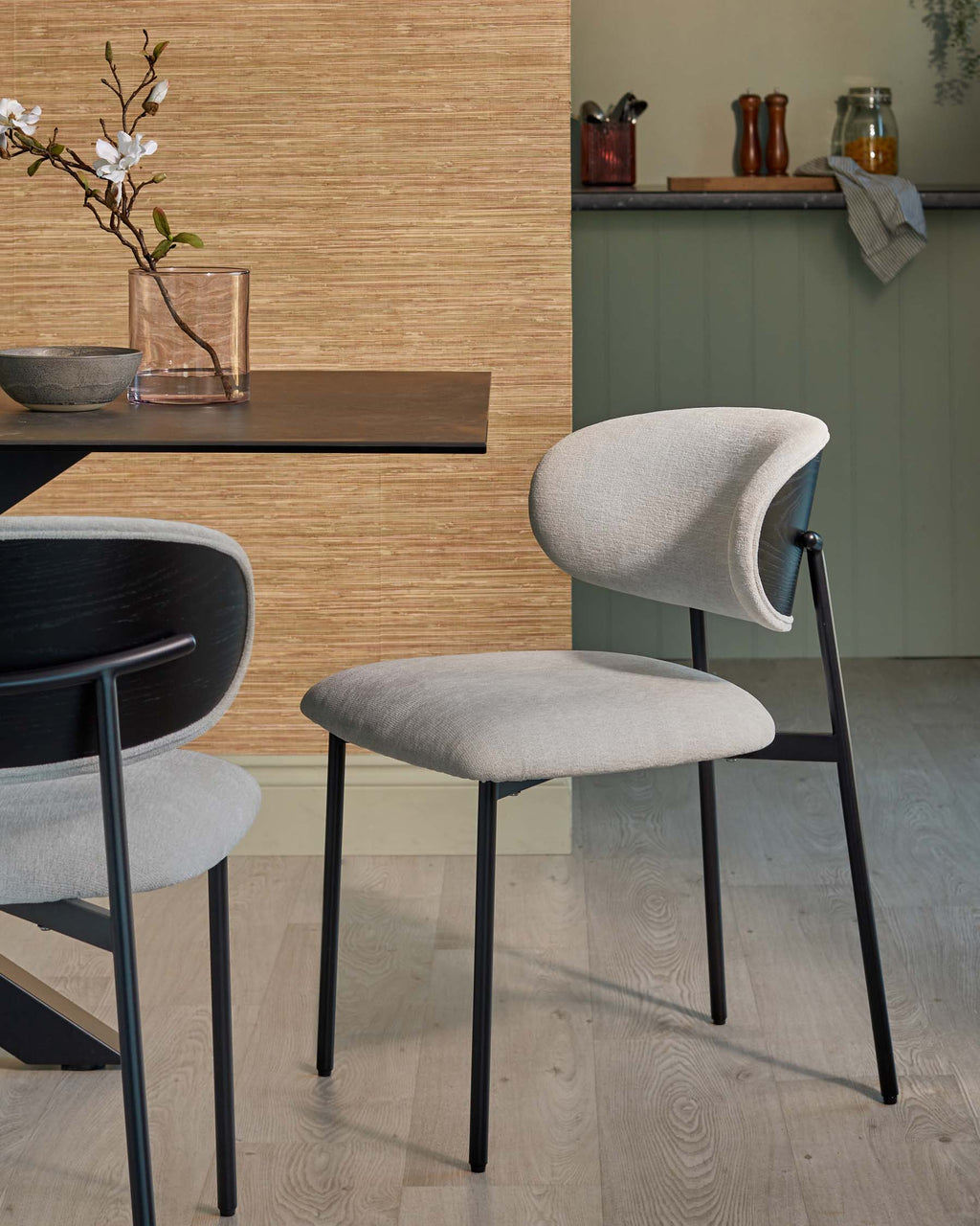 Ensemble table Riley 8 places et 8 chaises de salle à manger Cree