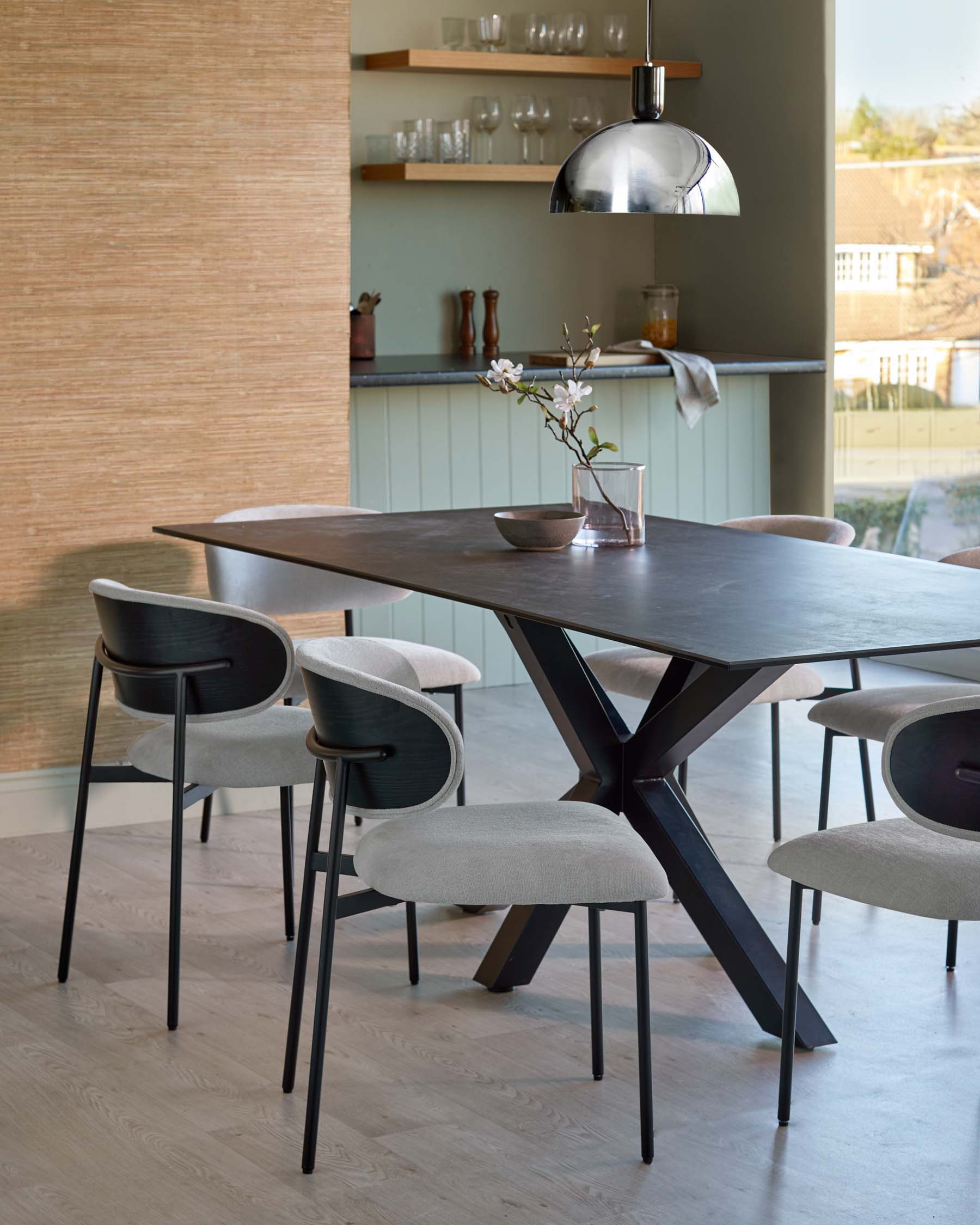 Ensemble table Riley 8 places et 8 chaises de salle à manger Cree