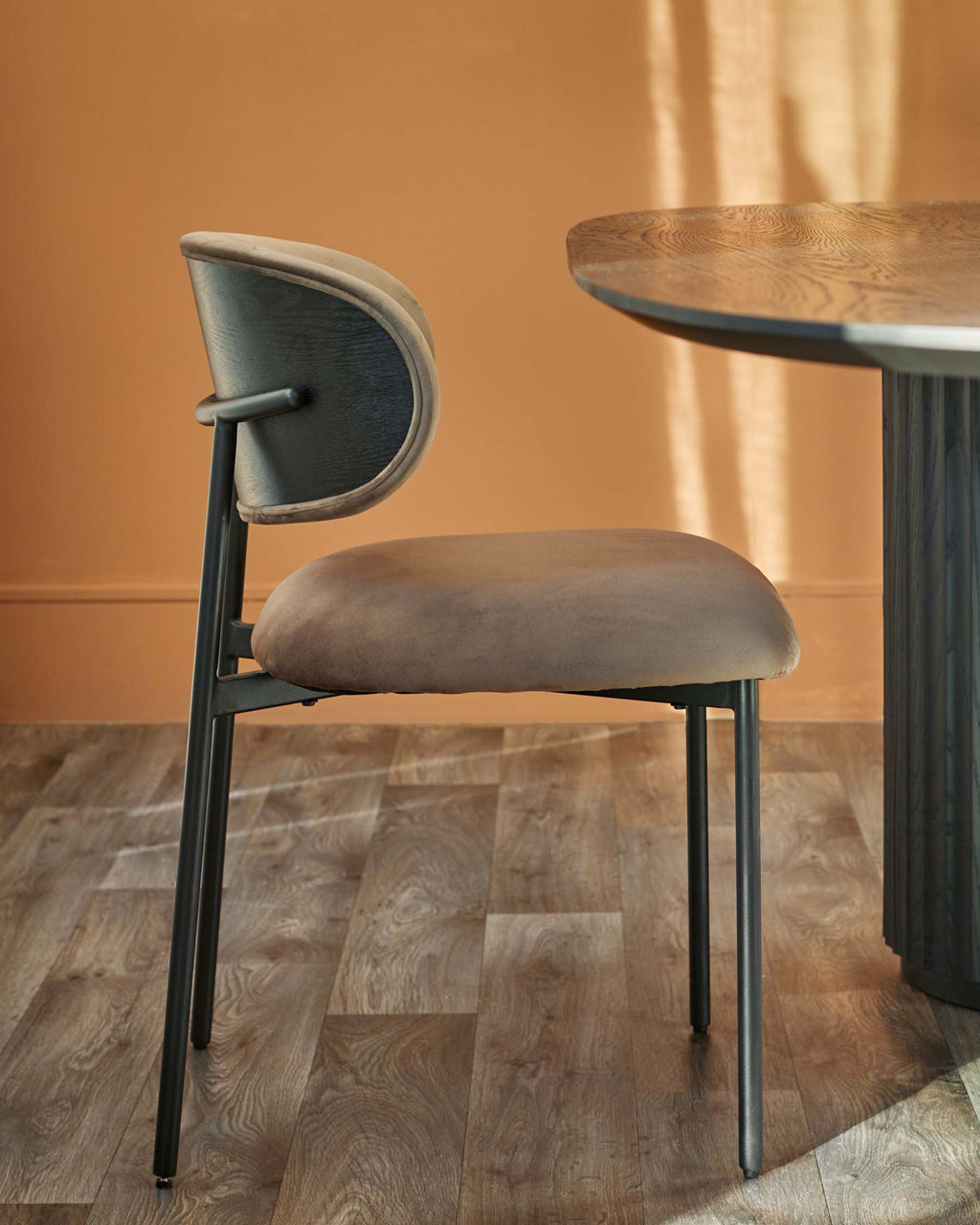 Chaise de salle à manger Cree en velours moka